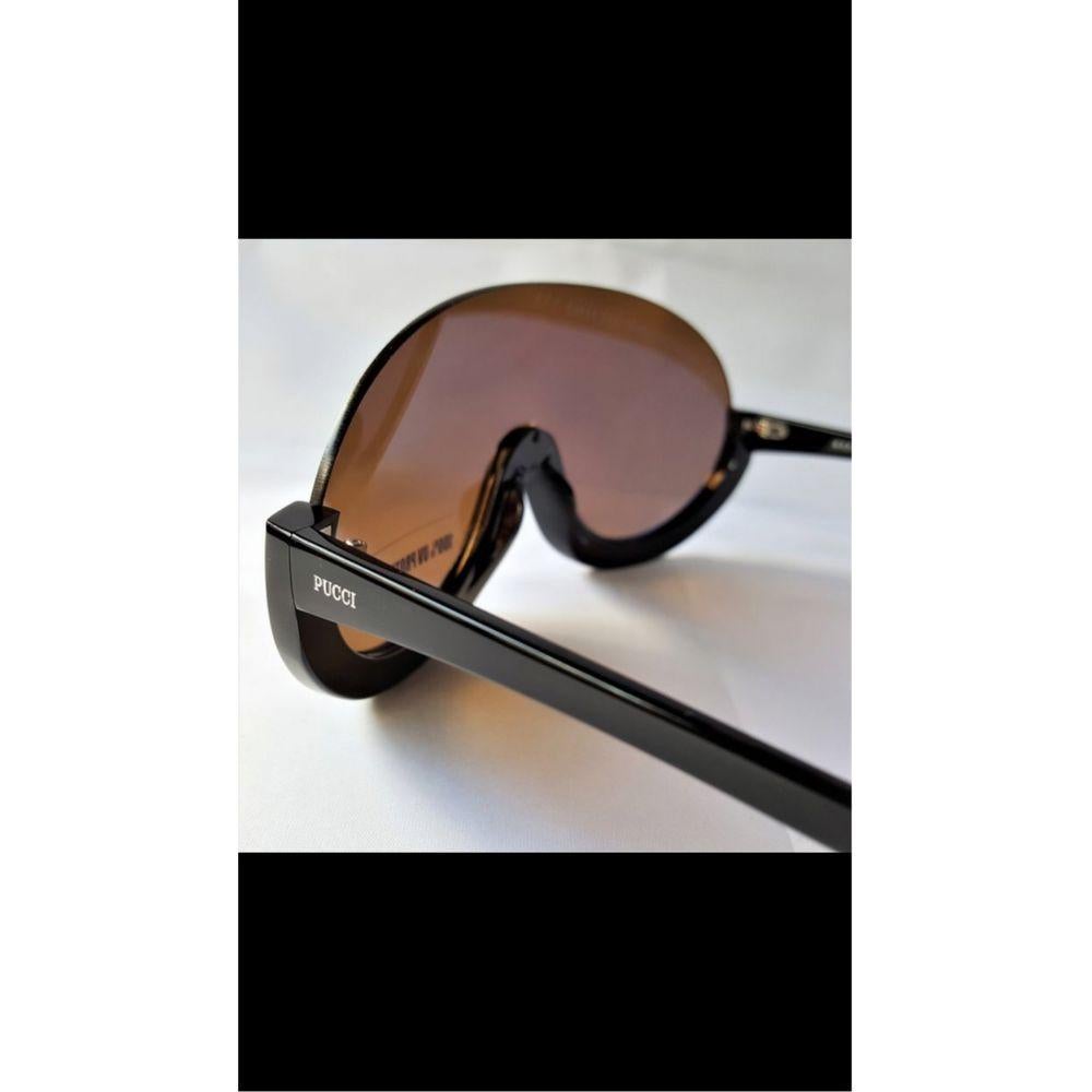 Emilio Pucci Plastic Goggle Glasses in Black

Emilio Pucci Panorama model sunglasses, single lens 100% UB Protection brown slightly mirrored. Black plastic frame. New, never used with the box and all original documentation. Lenses 13 cm wide and 5