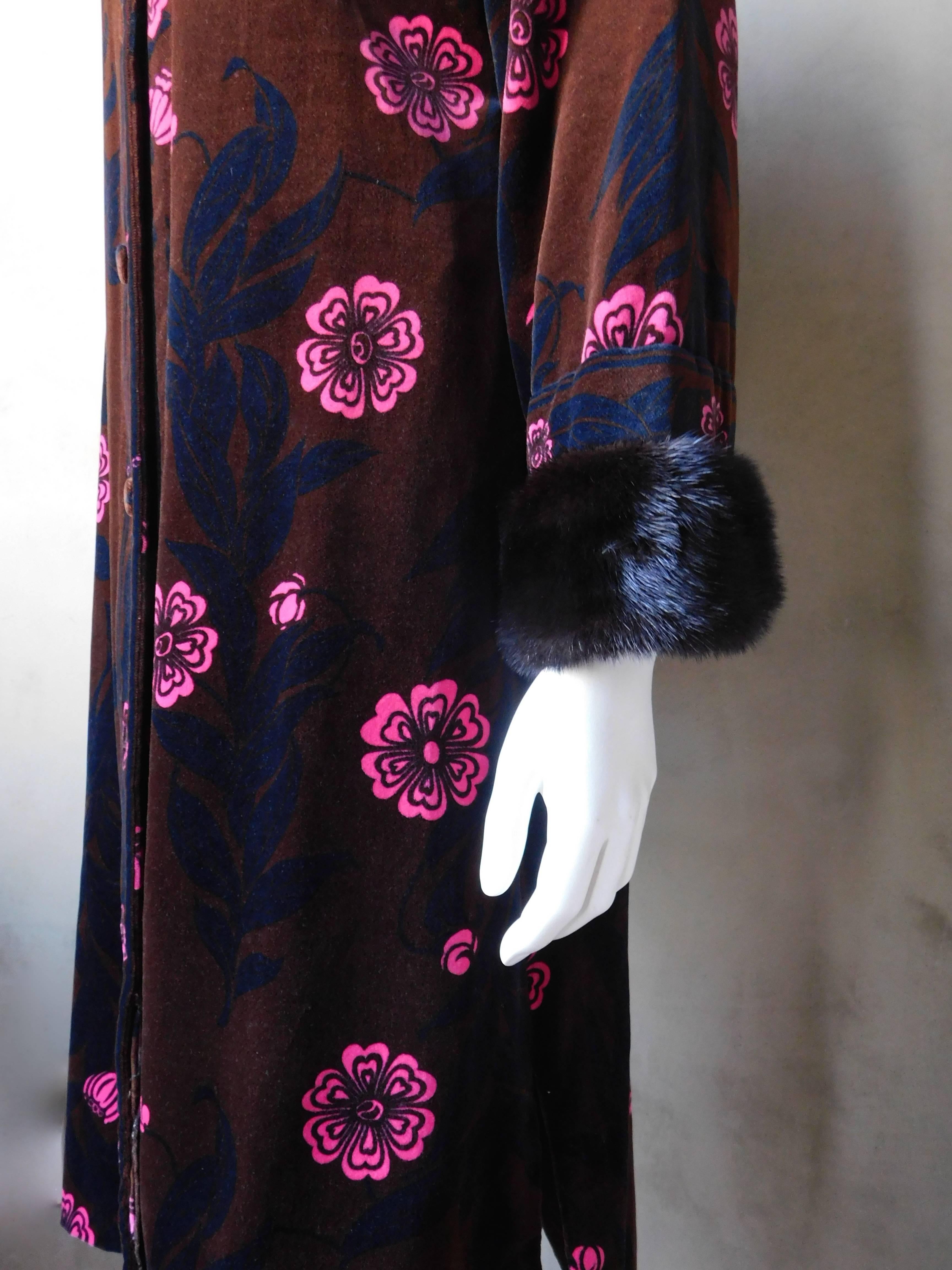 Emilio Pucci Printed Velvet Coat with Mink Cuffs, 1960s  In Good Condition In Antwerp, BE