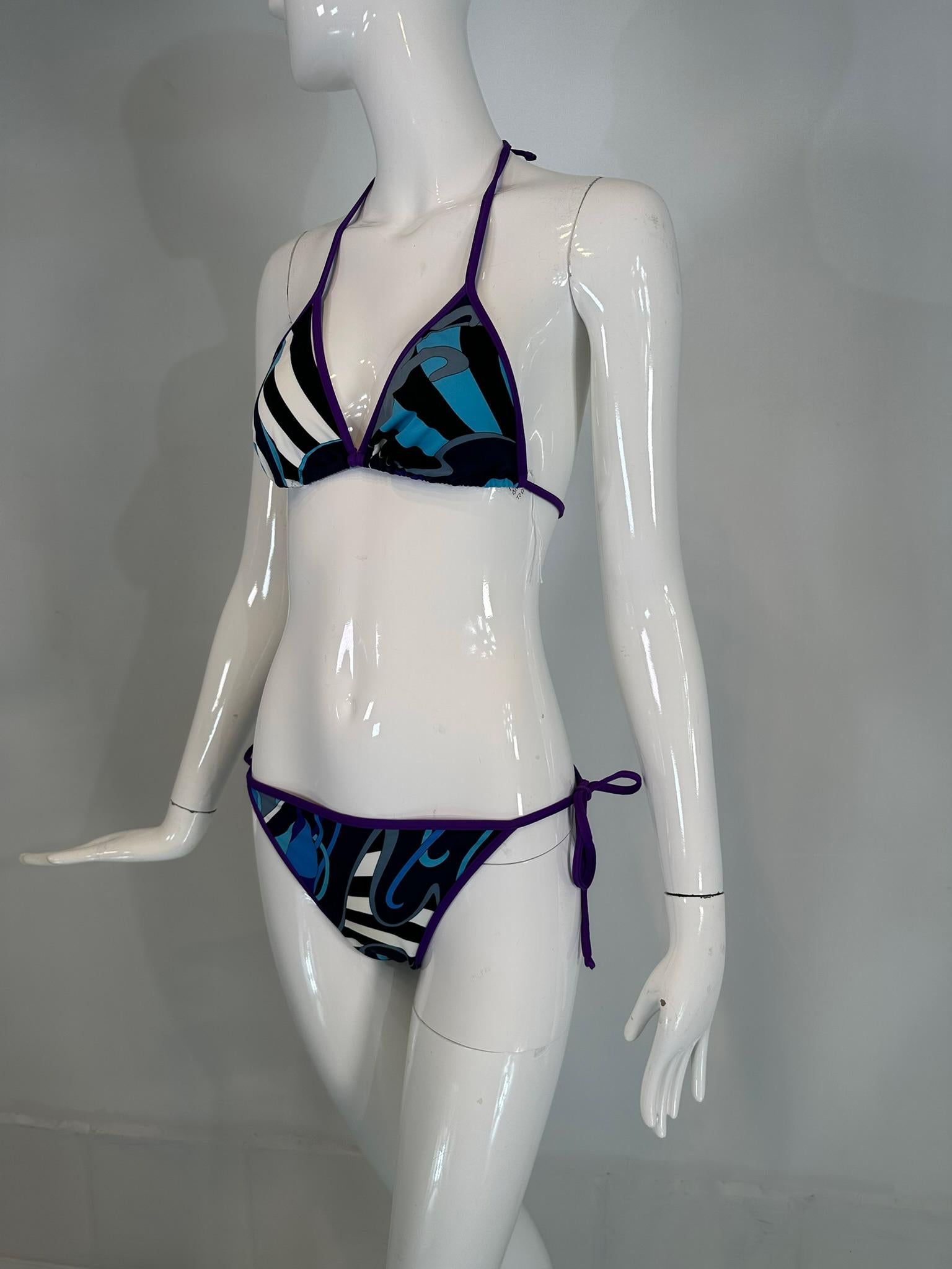 Emilio Pucci purple black white blue & grey print 2 Piece String Bikini 44. Triangle halter tie top & tie side bottom. Together with the rectangle tie top carry bag. Fits like a size US 8.
Measurements are in inches:
Triangle at the bottom stretches