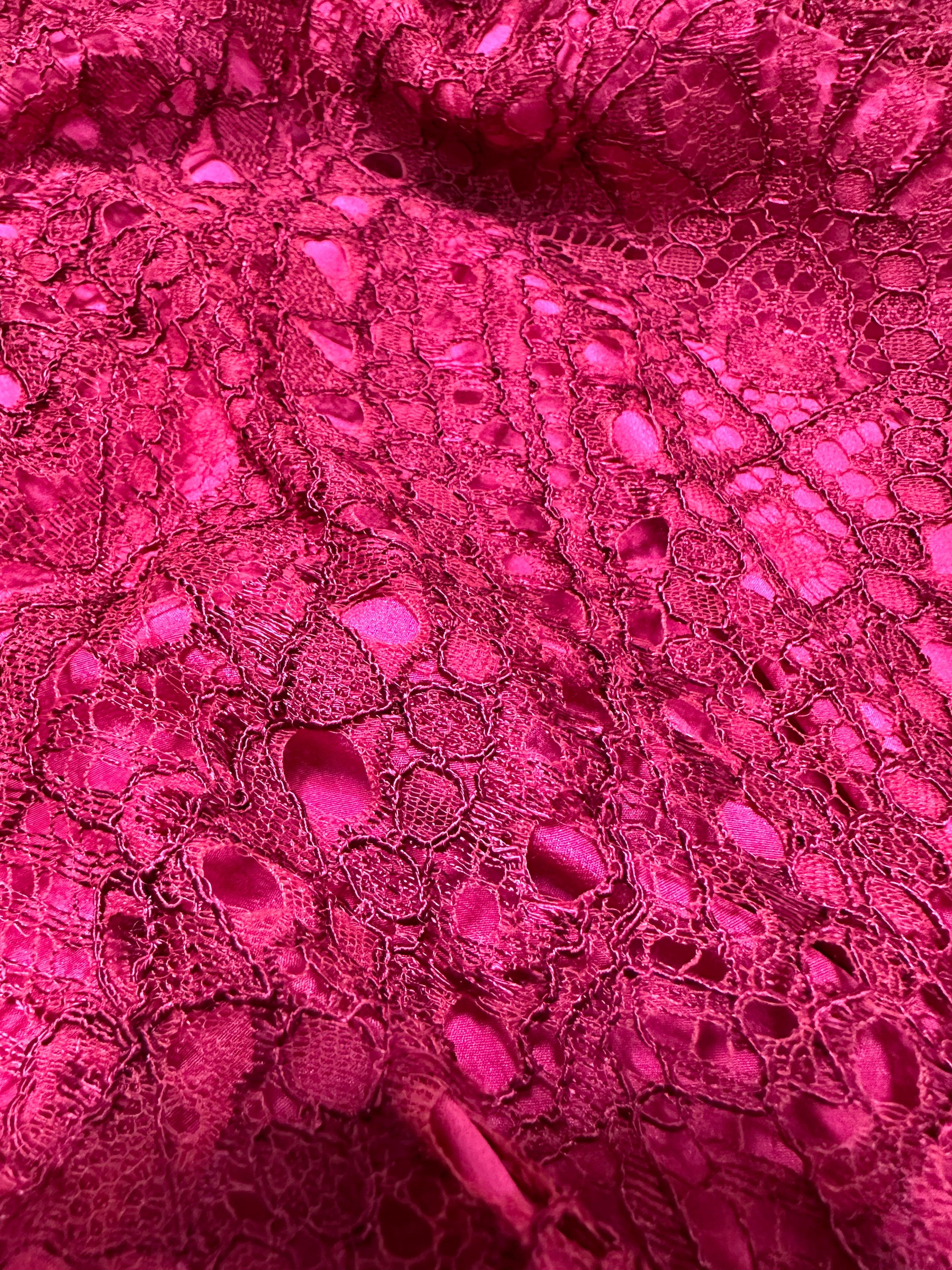 Emilio Pucci Rasberry Ein-Schulter-Spitzenkleid, 2000er Jahre im Zustand „Neu“ im Angebot in Los Angeles, CA
