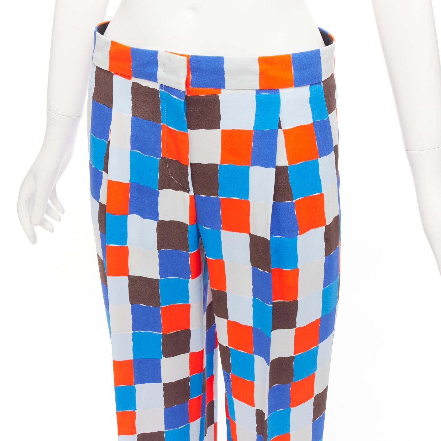 EMILIO PUCCI Pantalon taille moyenne à carreaux bleu aquarelle Runway IT38 XS
Référence : NKLL/A00212
Marque : Emilio Pucci
Collectional : 2016 - Défilé
Matériau : Viscose
Couleur : orange, bleu
Motif : damier
Fermeture : braguette à