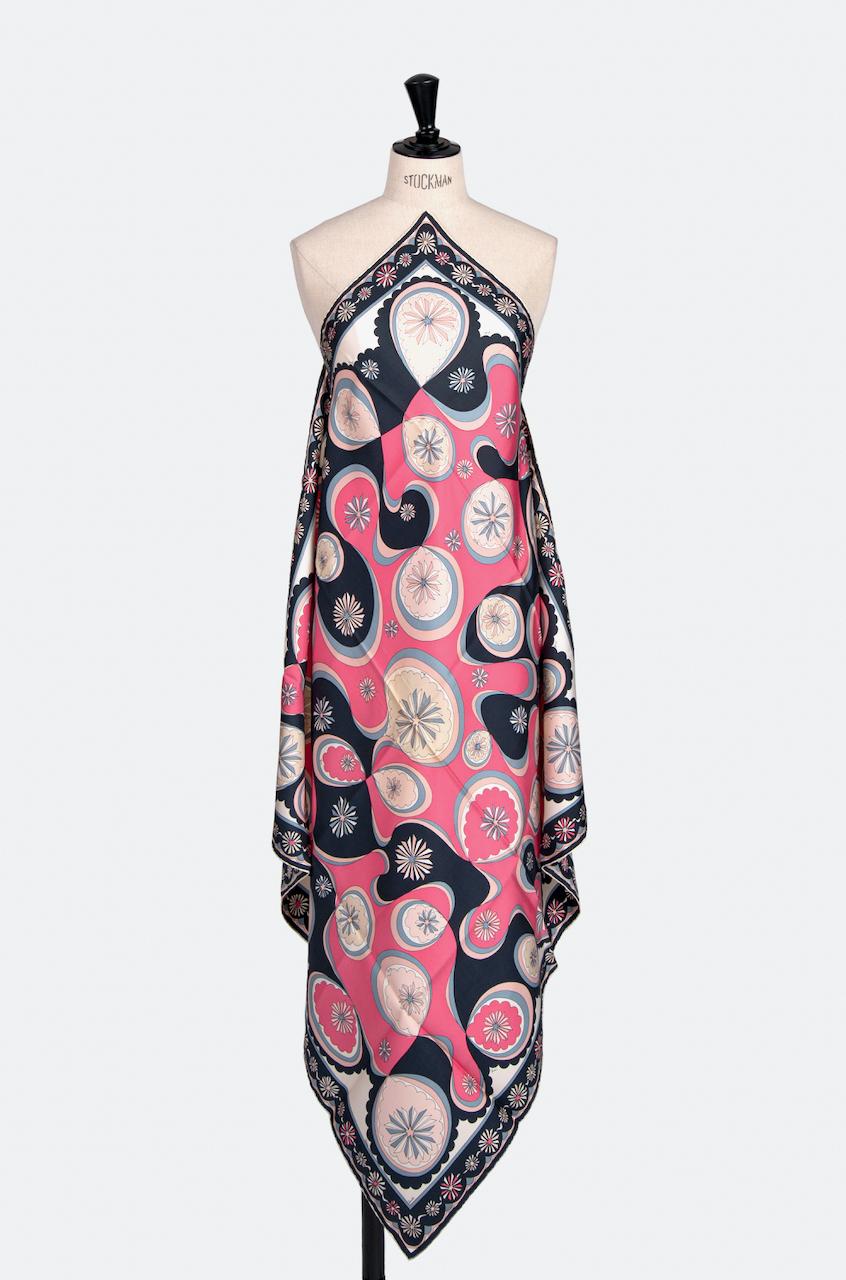 EMILIO PUCCI Signature Floral Print Pink & Schwarzer Seidenköperschal:: frühe 1970er Jahre (Braun)