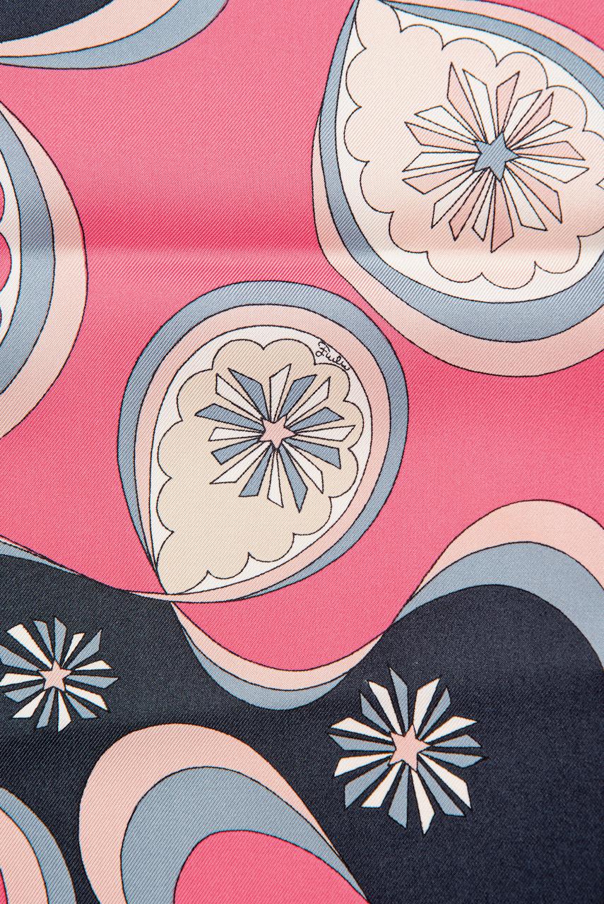 EMILIO PUCCI Signature Floral Print Pink & Schwarzer Seidenköperschal:: frühe 1970er Jahre für Damen oder Herren