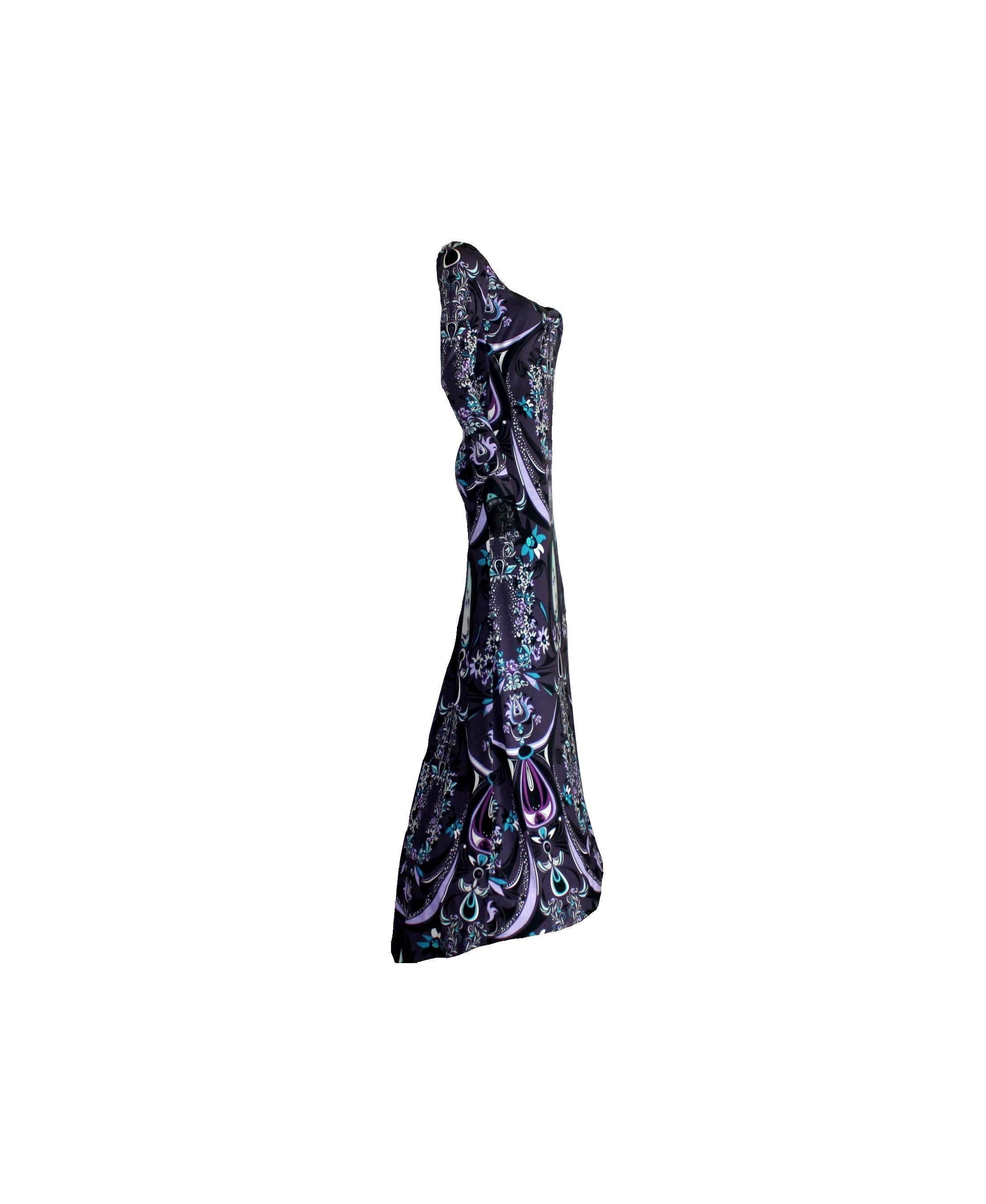 A true head-turner!
Amazing Emilio Pucci evening gown
In the brand's famous signature print
