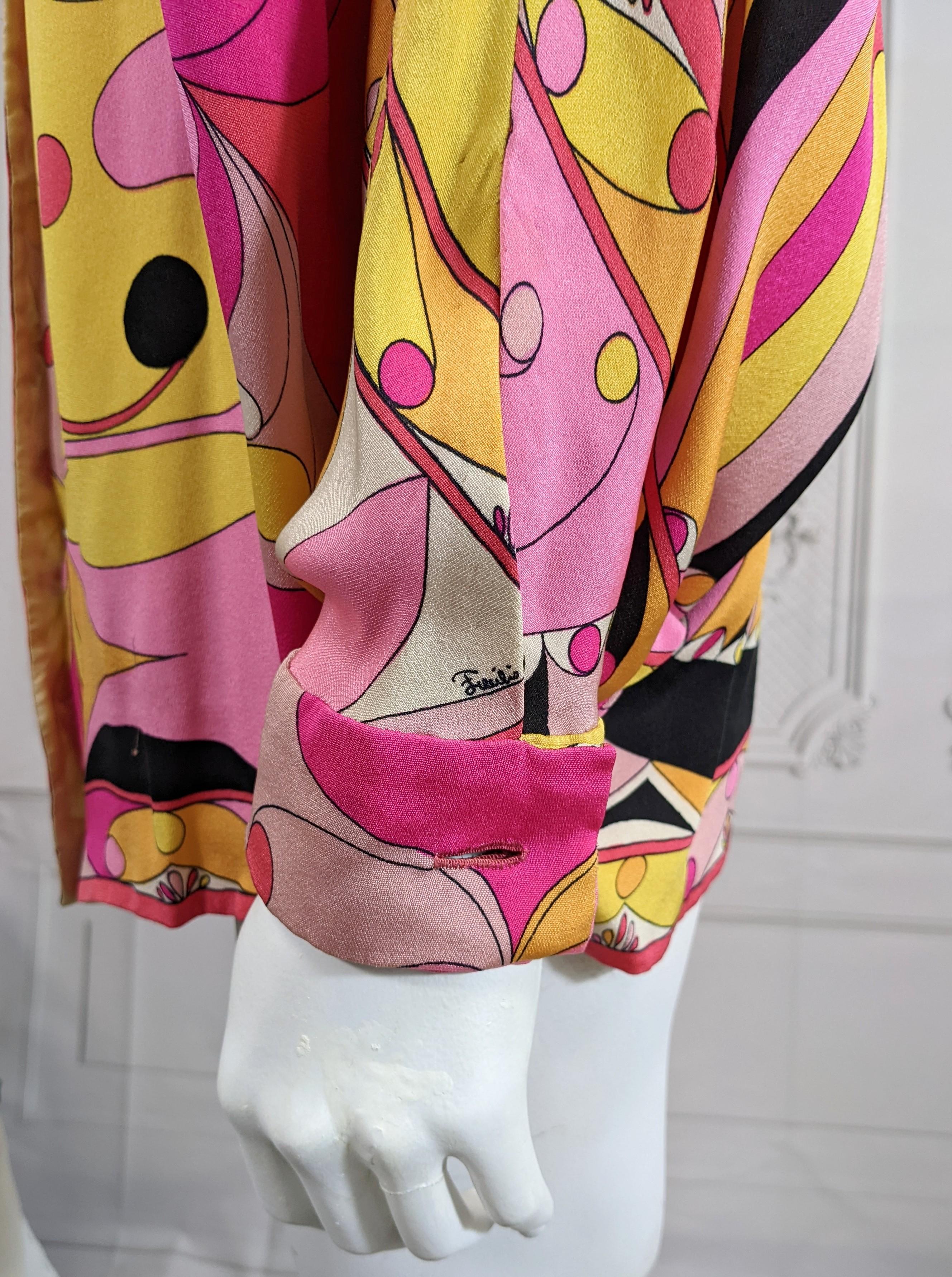 Emilio Pucci Seidenkrepp-Bluse mit Batflügeln im Zustand „Hervorragend“ im Angebot in New York, NY