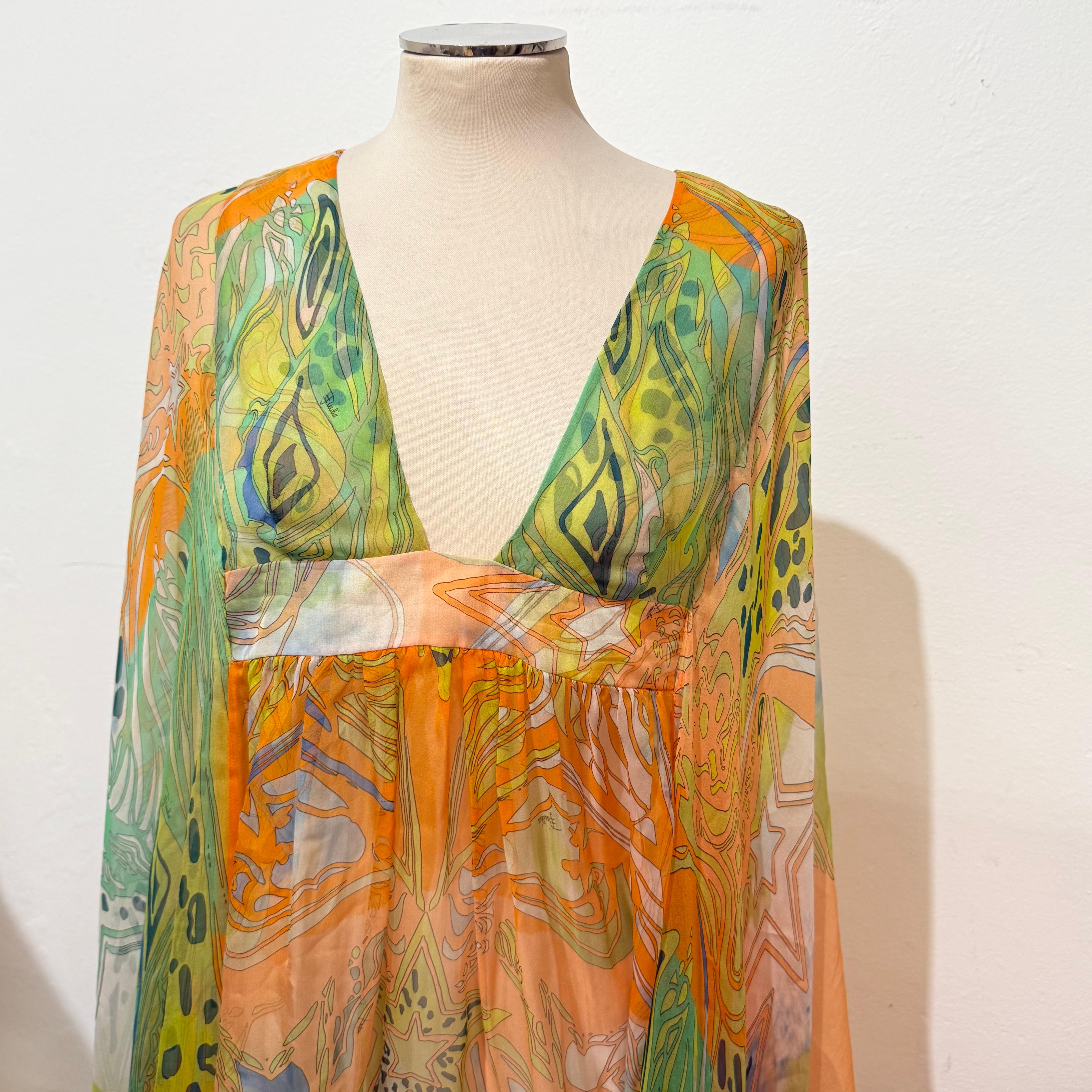 Wunderschönes Kleid von Emilio Pucci!
100% Seide 
Mehrfarbige Phantasie (hauptsächlich orange und grün)
Zwei schöne lange Seitenvorhänge
Gesamtlänge cm 150 (59 Zoll)
Weltweiter Priority-Versand im Preis inbegriffen!
Ihre Fragen/Nachrichten von