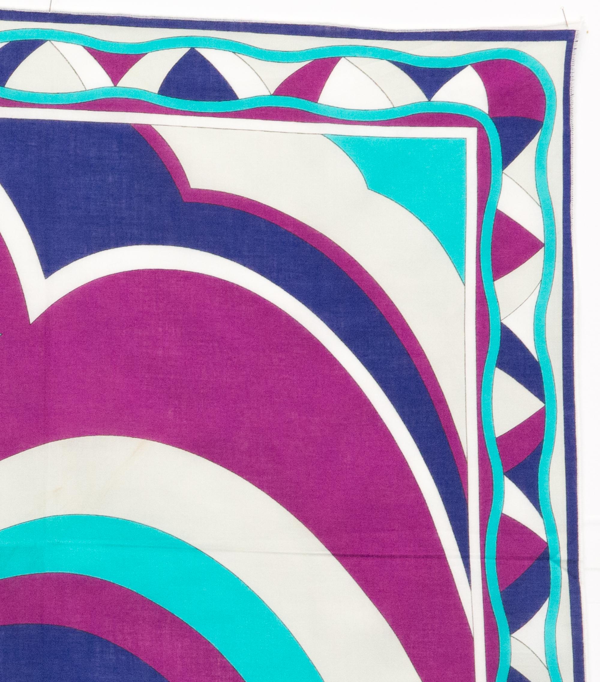 Pañuelo de seda Emilio Pucci en Bueno estado para la venta en Paris, FR