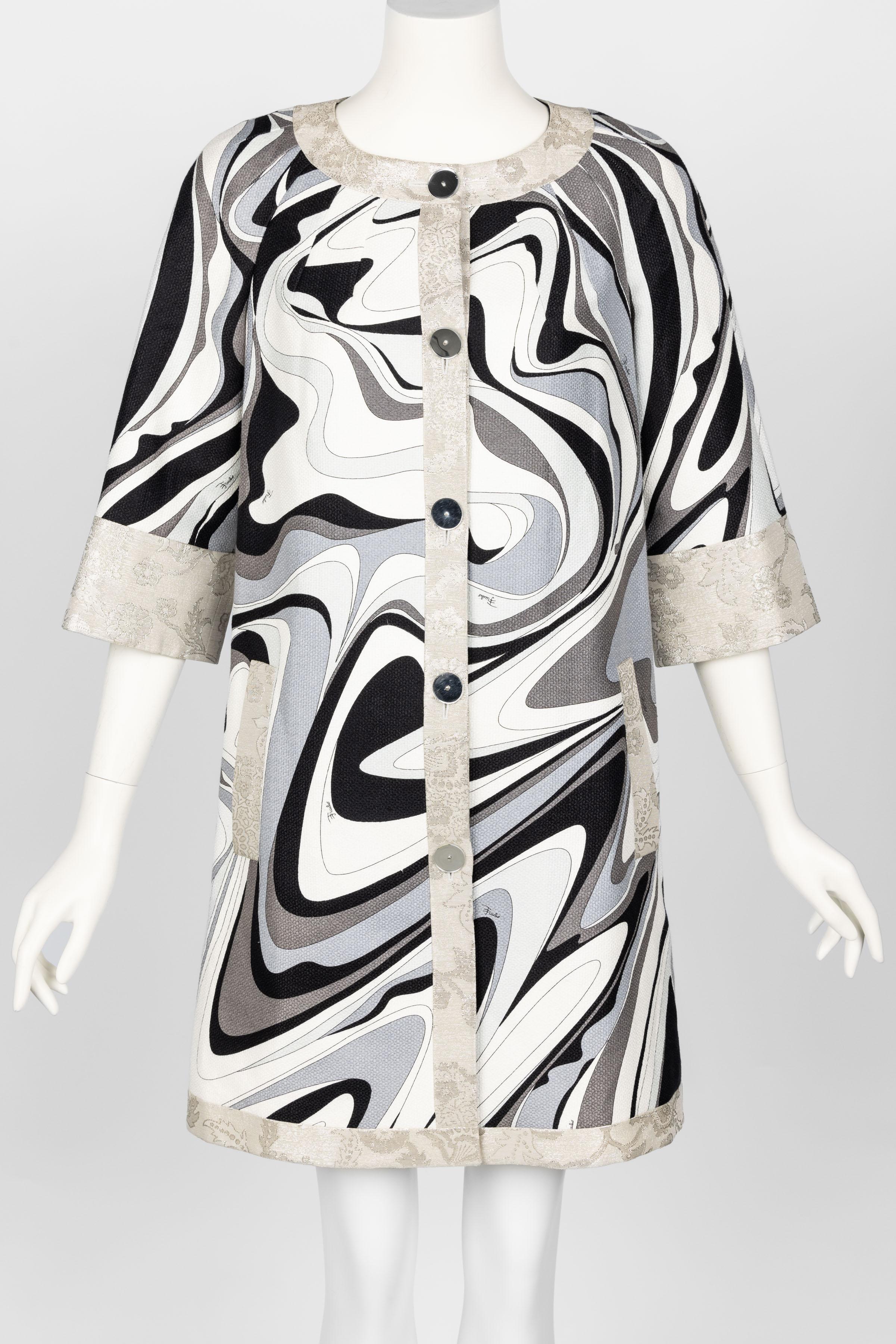 Emilio Pucci Silver Black Print Spring 2007 Runway Evening Coat In Excellent Condition For Sale In Boca Raton, FL