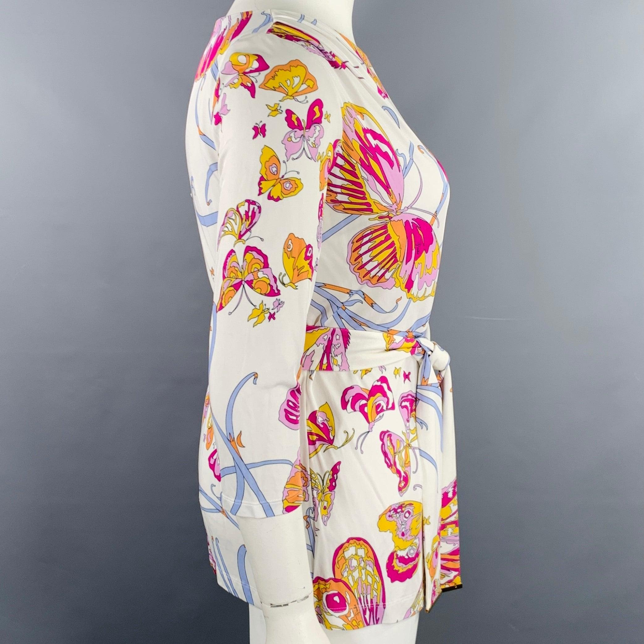 Vintage EMILIO PUCCI casual top
en jersey blanc avec un imprimé de papillons roses, un style ceinturé et des manches 3/4. Fabriqué en Italie. Très bon état. Petite marque sur le devant, marque modérée sur la ceinture. 

Marqué :   IT 46 

Mesures :