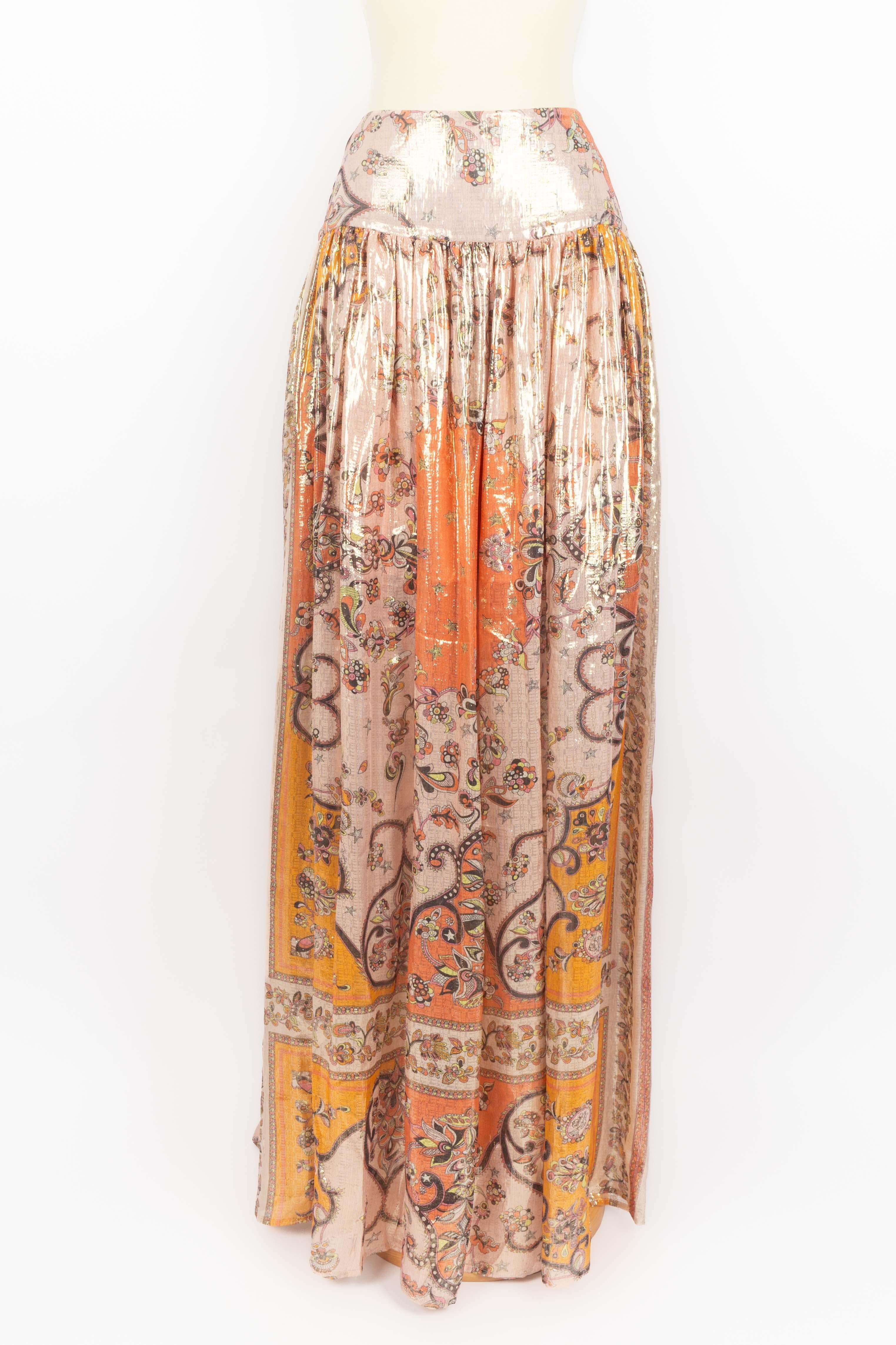 EMILIO PUCCI - (Made in Italy) Long lurex and silk skirt in orange, pink, and coral tones. Size 36FR indicated. 2012 Pre Fall Collection under the artistic direction of Peter Dundas.

Condition:
Very good condition

Dimensions:
Waist length: 34 cm -