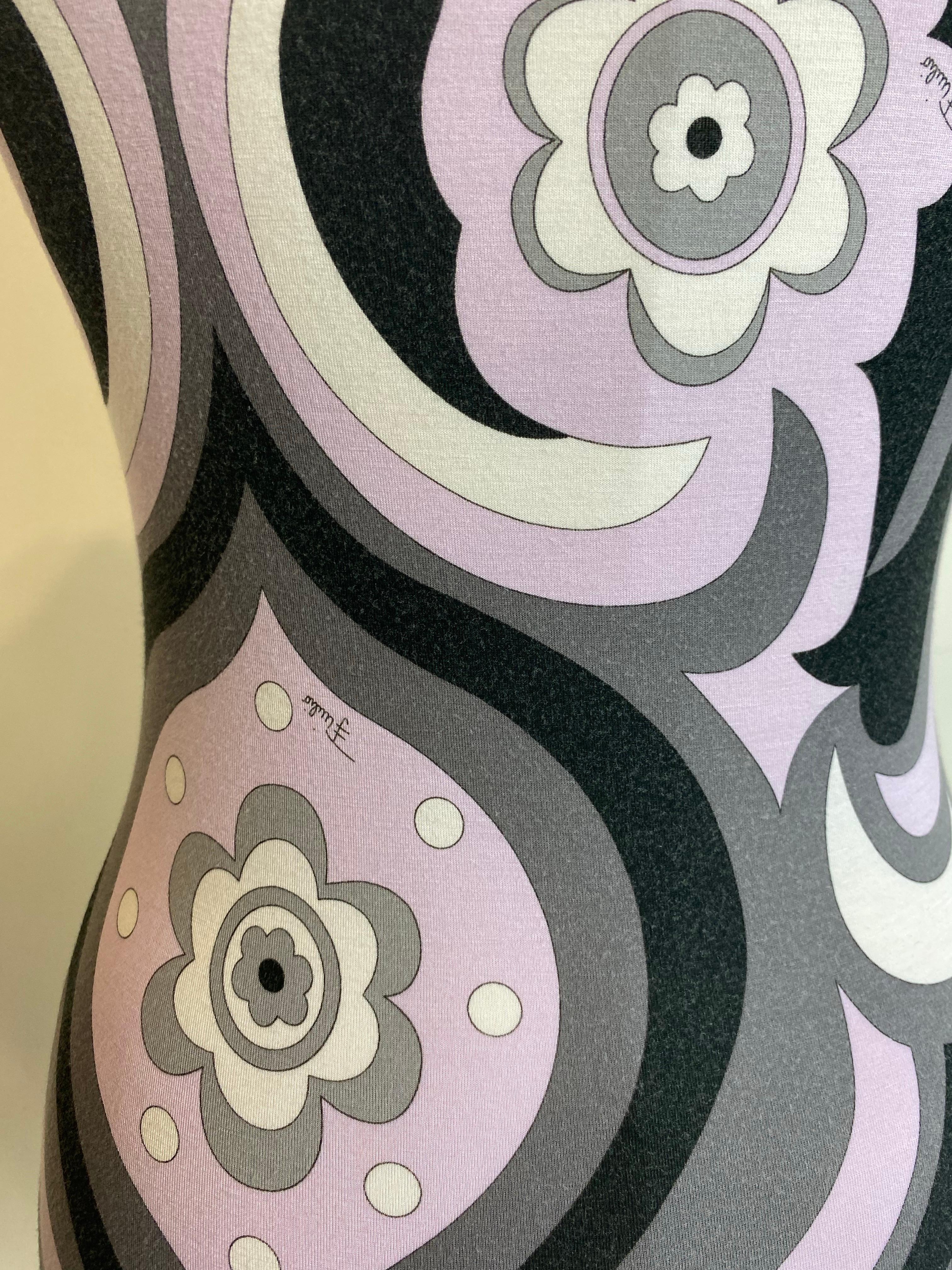 Emilio Pucci Oberteil in Grau- und Rosatönen. 6