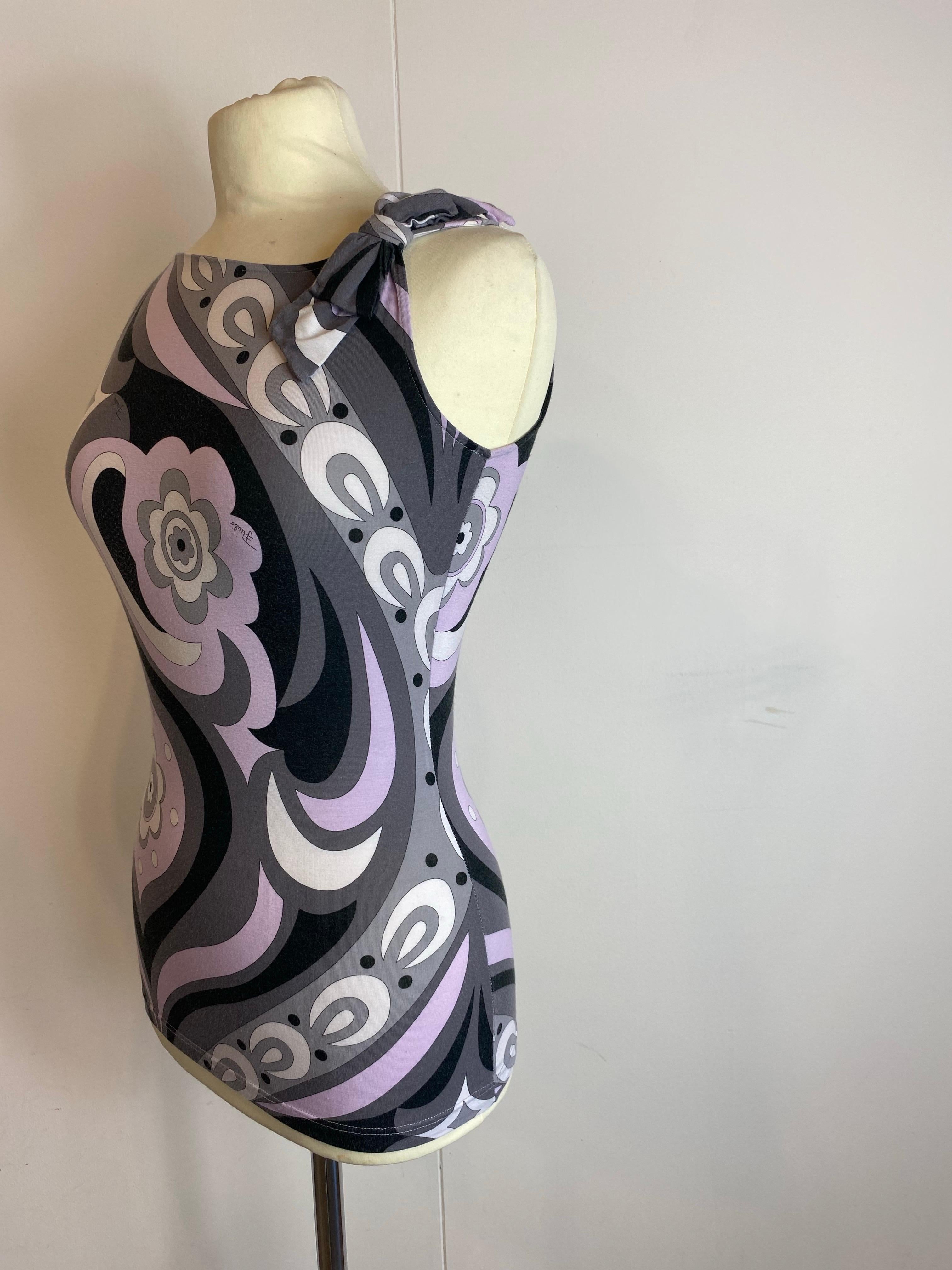 Emilio Pucci Oberteil in Grau- und Rosatönen. 2