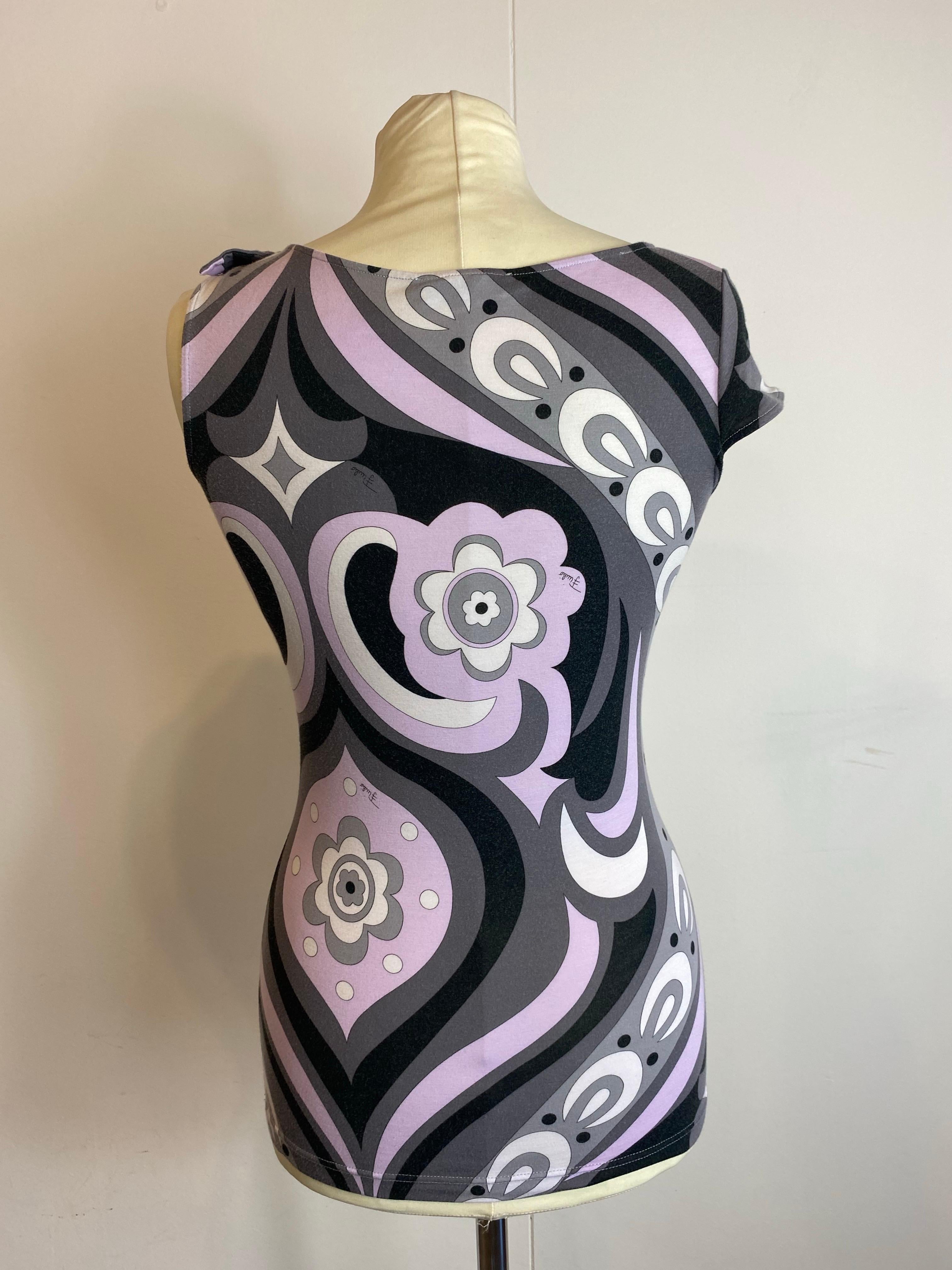 Emilio Pucci Oberteil in Grau- und Rosatönen. 5