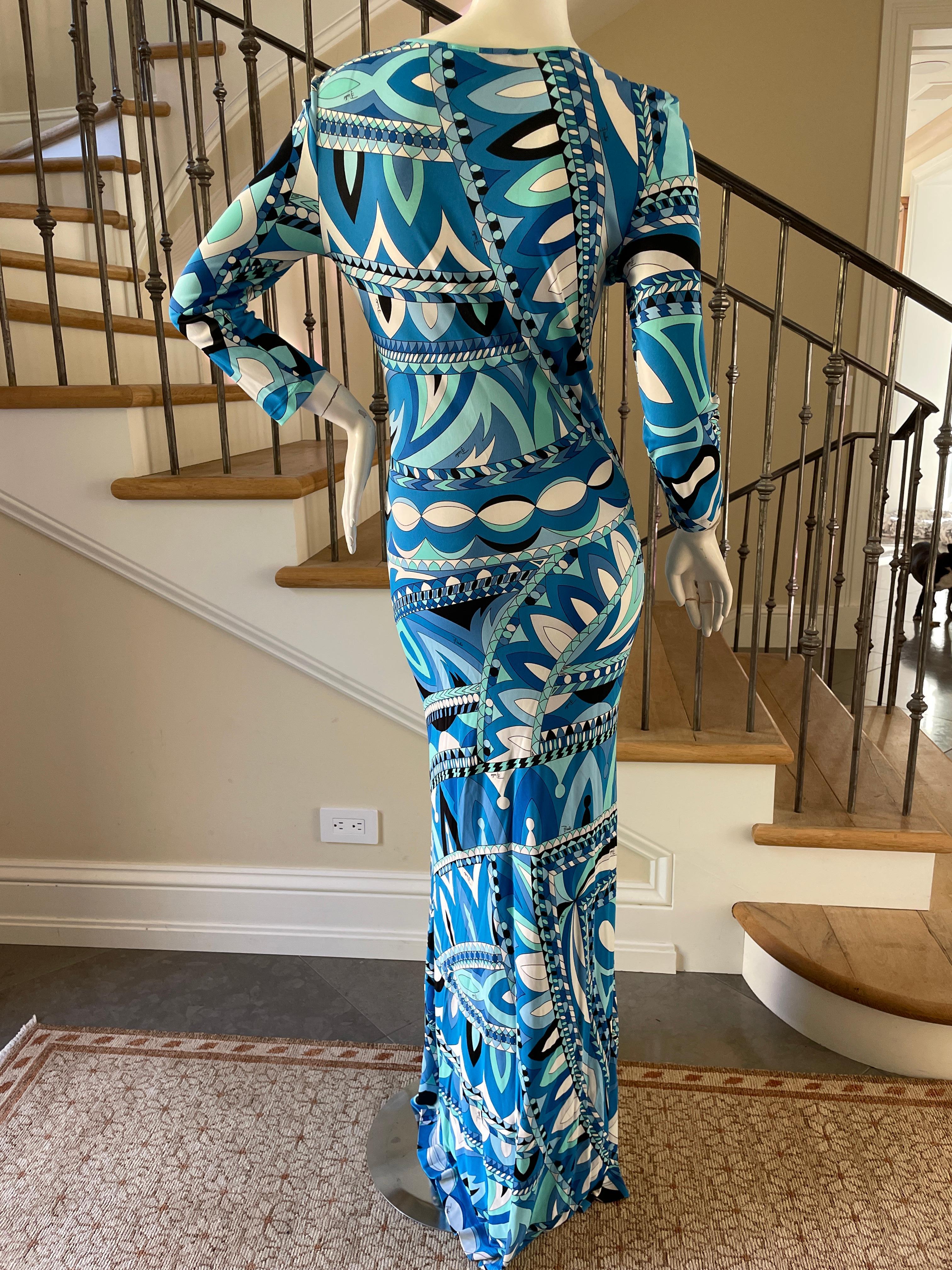 Emilio Pucci Chic Plunging Vintage Long Sleeve Maxi Dress
This is so much prettier in person, please use the zoom feature to see details.
Size 6/8  38 IT, runs large, with lots of stretch
Bust 39