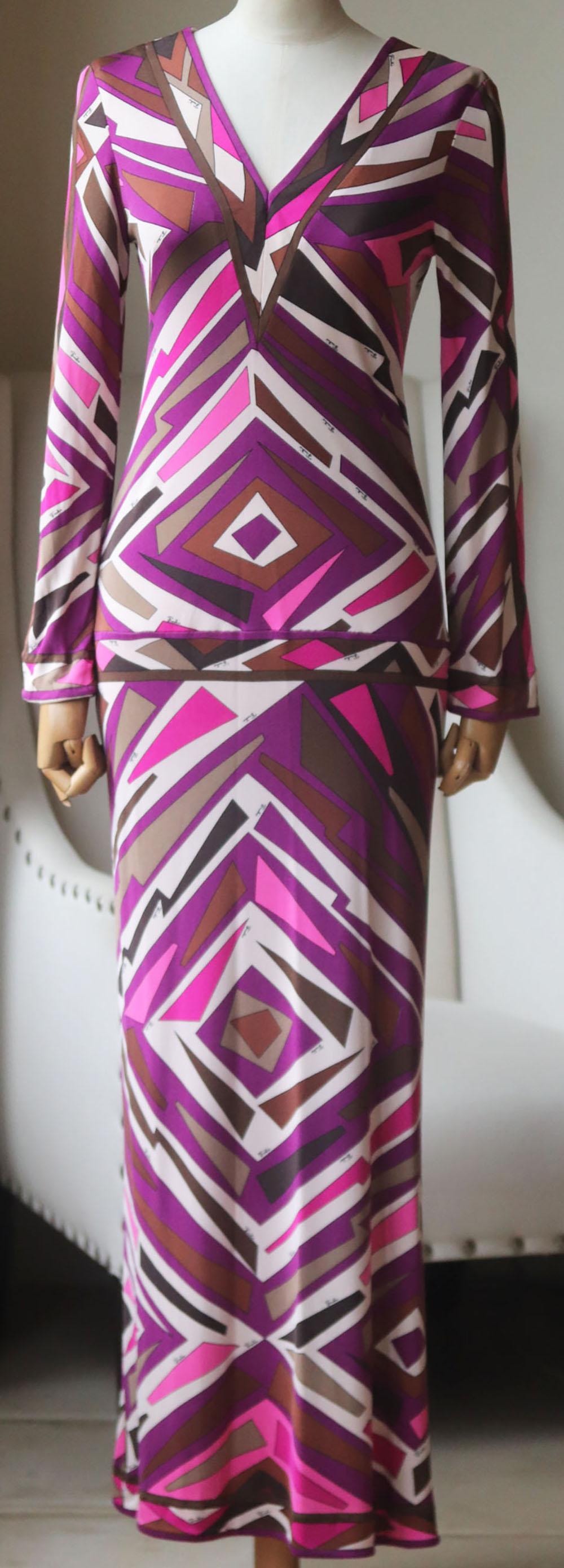 This beautiful dress by Emilio Pucci injects a positive, upbeat attitude into an elegant Vintage piece, this silk dress is made from the brand's iconic geometric-prints.
Multicoloured silk.
Concealed zip fastening at back.
100% Silk.

Size: Small
