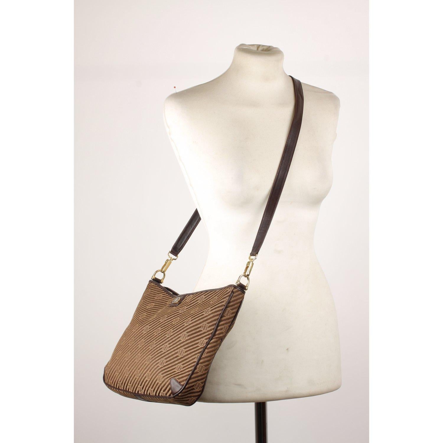 MATERIAL: Canvas, Leather COLOR: Brown MODEL: Crossbody Bag GENDER: Women SIZE: Medium Condition CONDITION DETAILS: B :GOOD CONDITION - Some light wear of use - some wear of use on leather trim Measurements MEASUREMENTS: BAG HEIGHT: 9 inches - 22,8