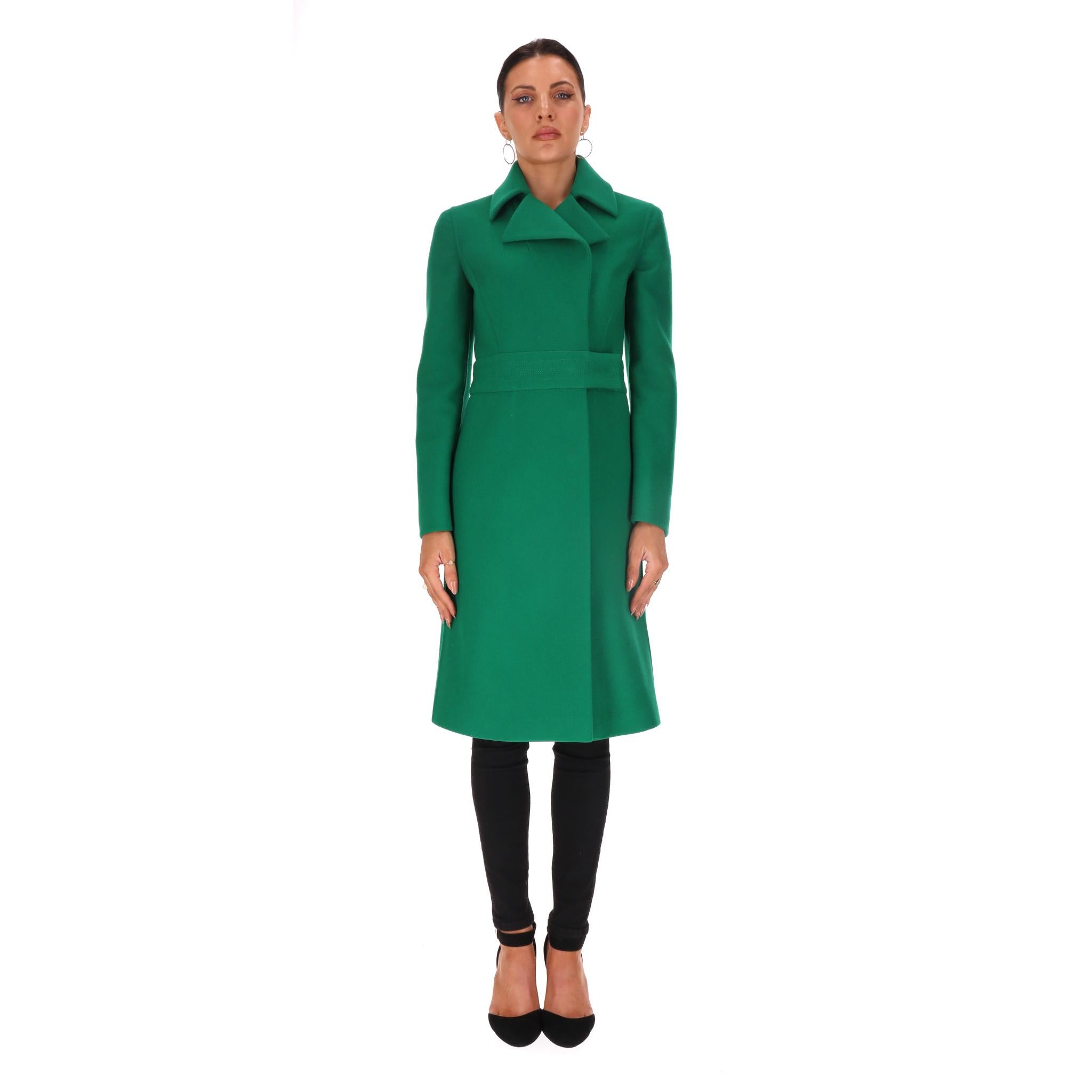 Emilio Pucci Cappotto in lana vergine

Cappotto verde smeraldo completamente realizzato in lana vergine.

Con colletto con risvolto e chiusura a scatto nascosta.

Caratterizzato da maniche lunghe e lunghezza al ginocchio.

Prezzo di listino circa