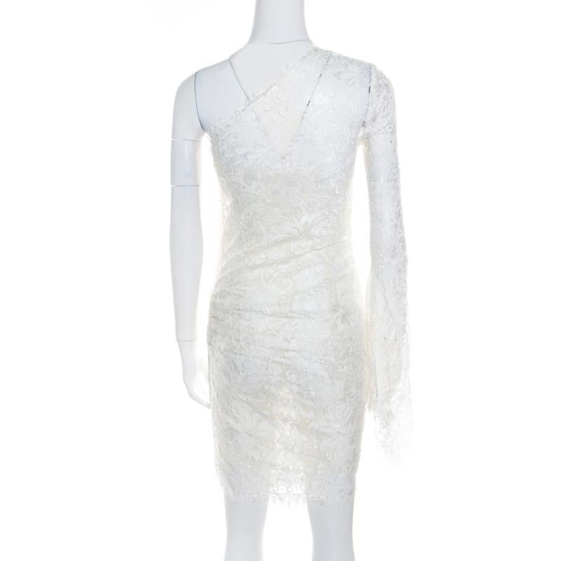 This one shoulder dress from Emilio Pucci promises to make you look nothing less than a diva! The white creation is made of a viscose blend and features a floral lace design. It flaunts a ruched silhouette and scalloped trim edges. It'll look great