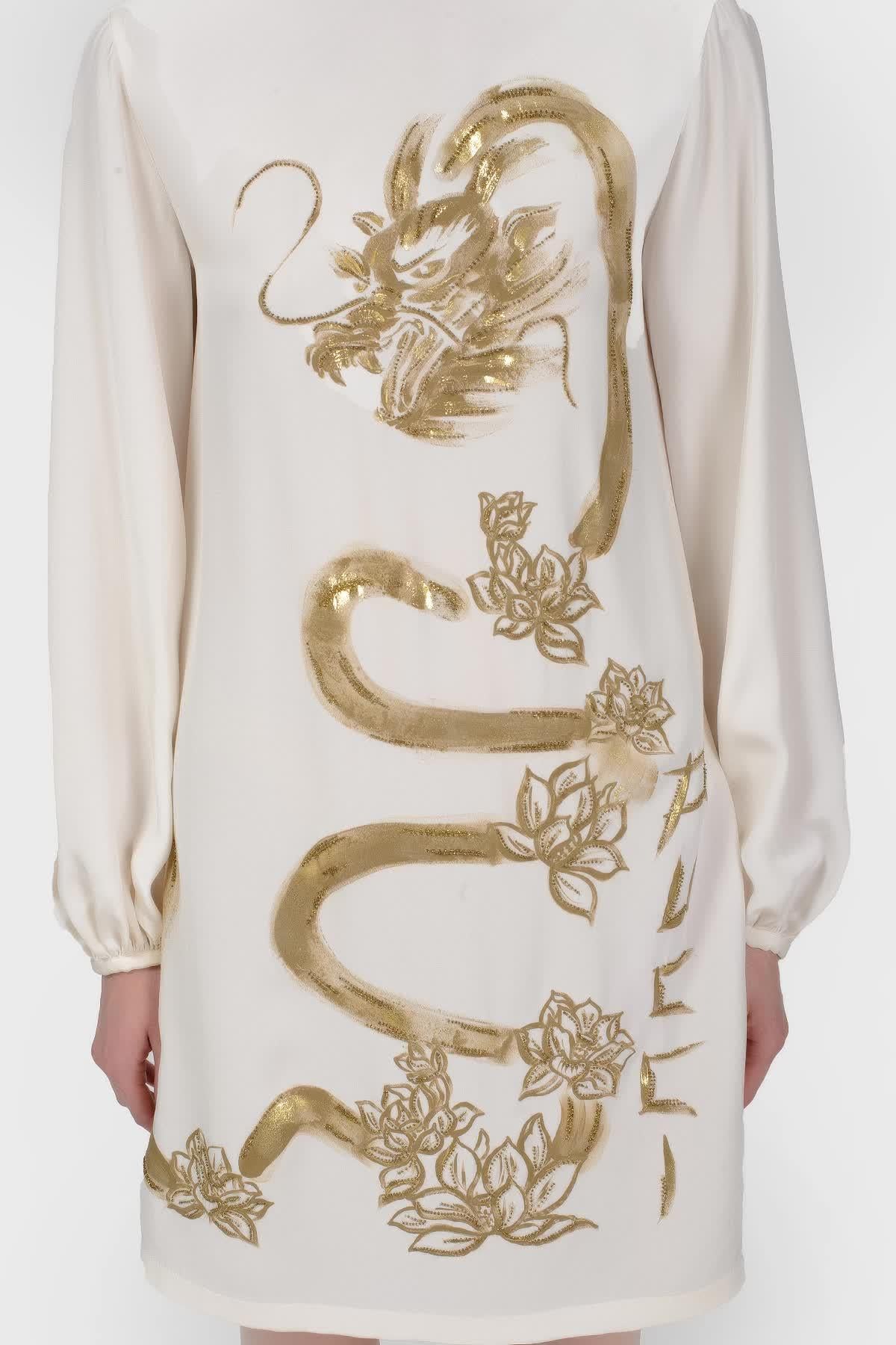 Emilio Pucci White Silk Dress with Gold Dragon 

Color: White

Sleeve length 61 cm

Composition: 100% silk

A-line

Stand collar

Branded button fastening at the back

Notched cutout on the back

Size: IT - 40, US - 4

Made in Italy

Excellent