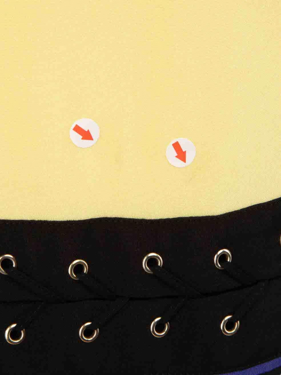 Emilio Pucci Gelbes bedrucktes Minikleid mit Täfelung Größe XS Damen im Angebot
