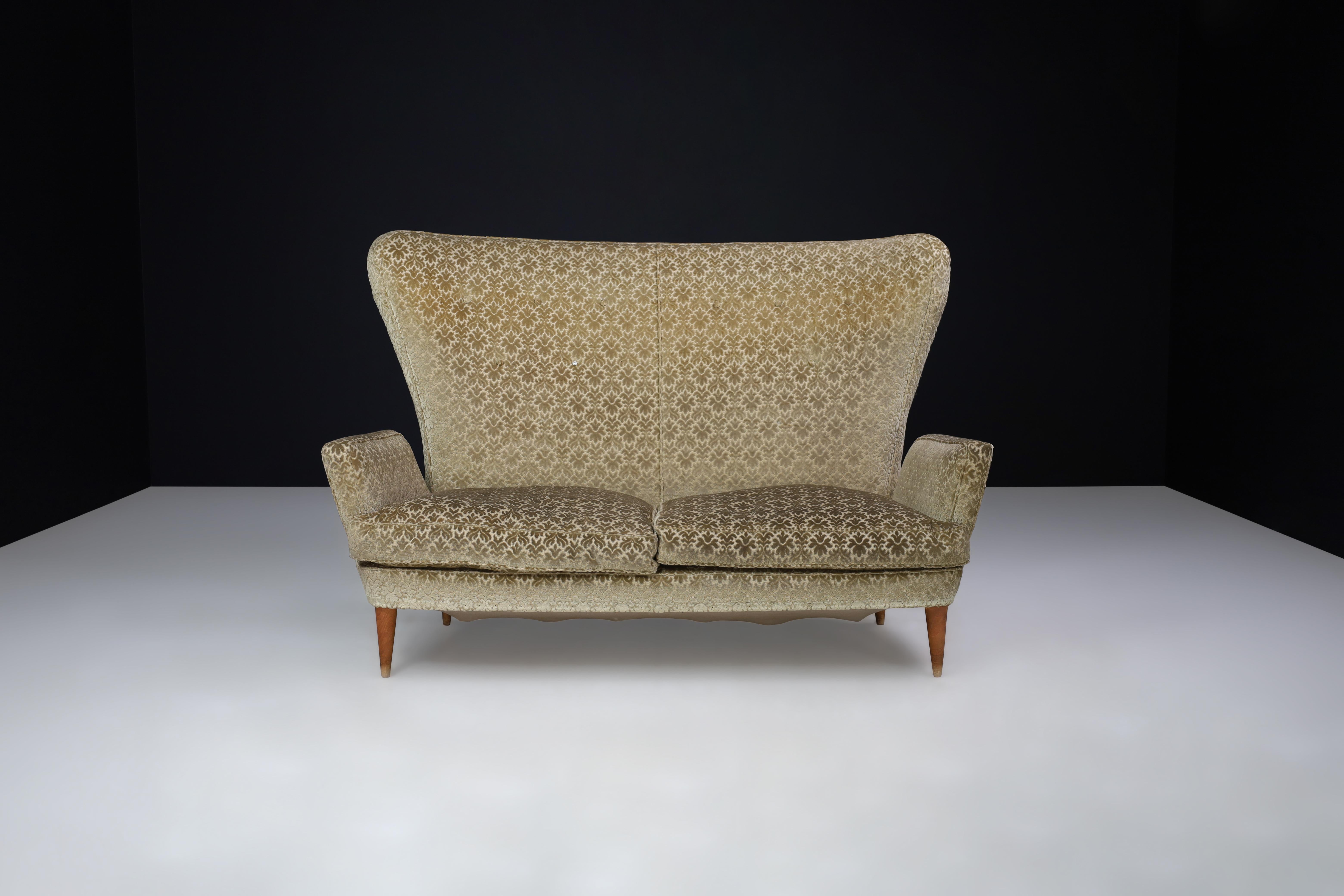 Mid-Century Modern Emilio Sala and Giorgio Madini, Sofa with Tapered Wooden Legs Italy, 1950s For Sale