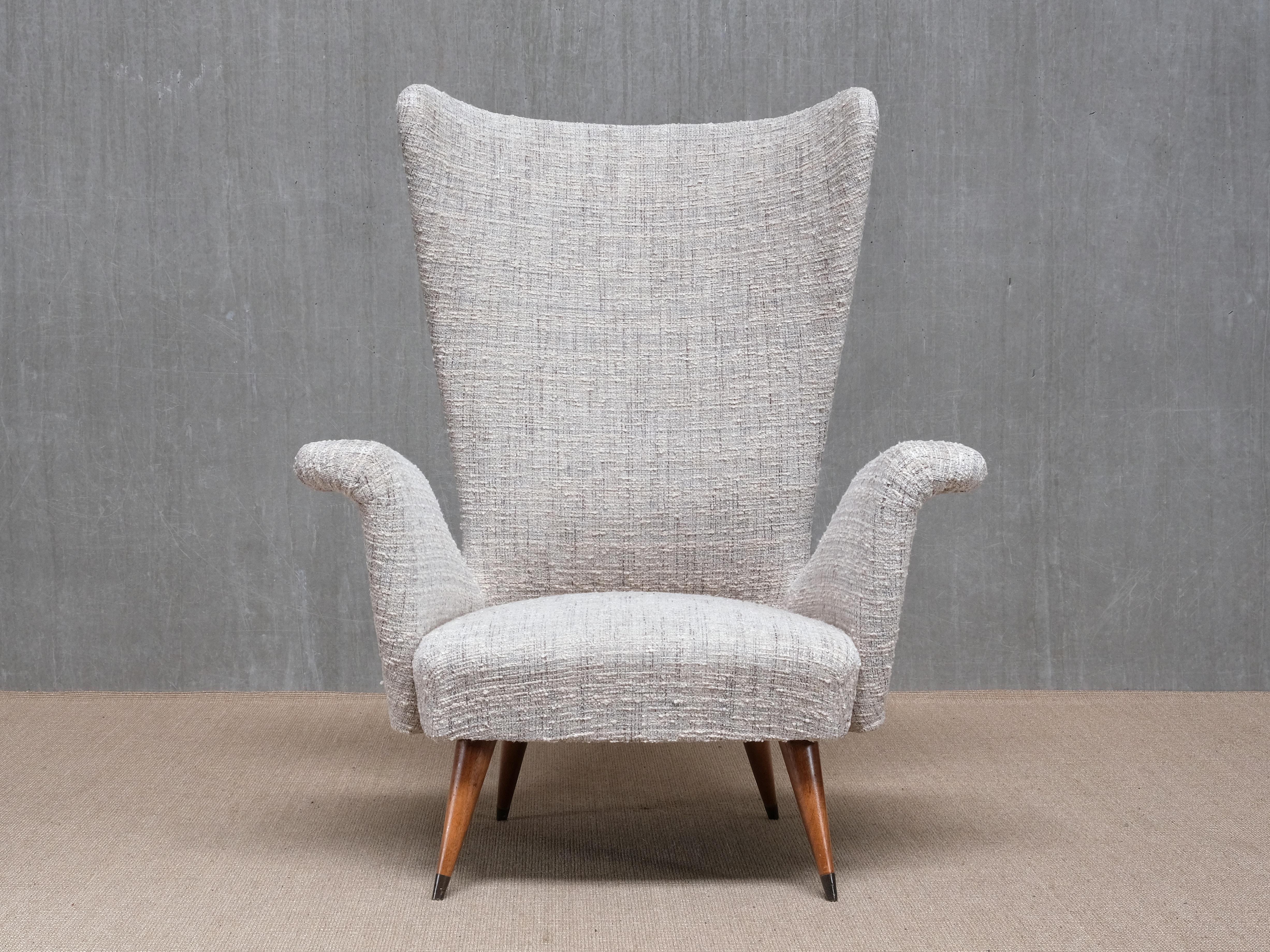Emilio Sala & Giorgio Madini Ohrensessel in Nobilis Tweed, Nussbaum, Italien, 1950er Jahre (Moderne der Mitte des Jahrhunderts) im Angebot