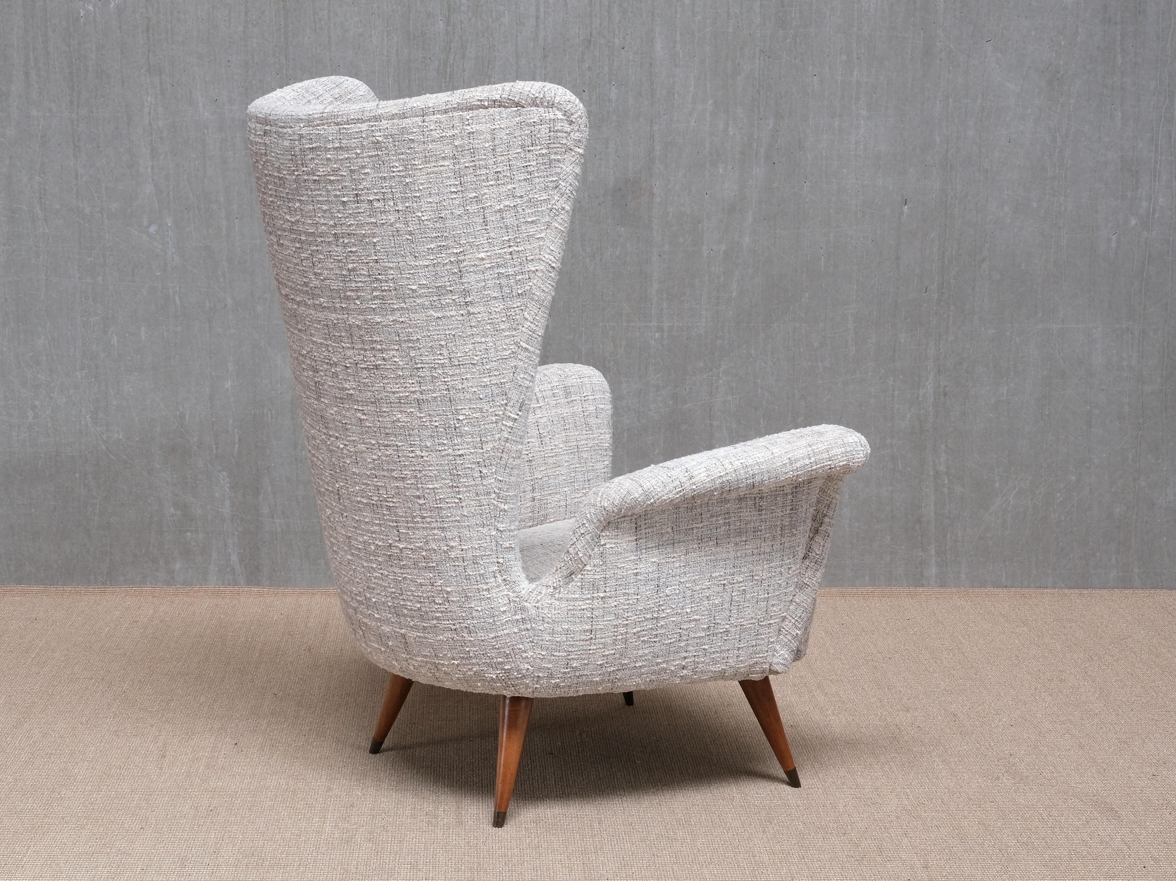 Emilio Sala & Giorgio Madini Ohrensessel in Nobilis Tweed, Nussbaum, Italien, 1950er Jahre im Angebot 1