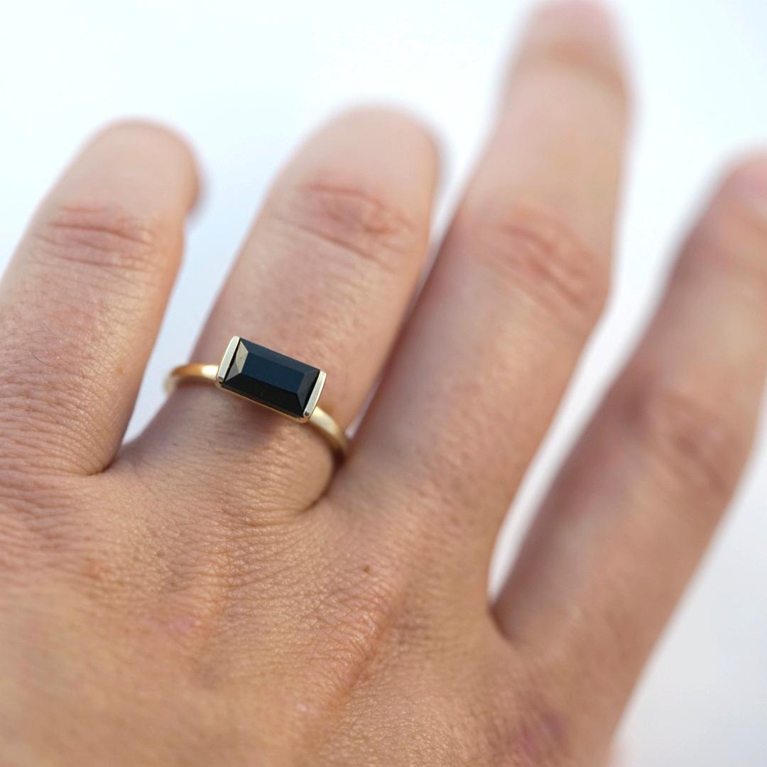 Contemporary Emily Kuvin Black Onyx and 14 Karat Yellow Gold Ring For Sale