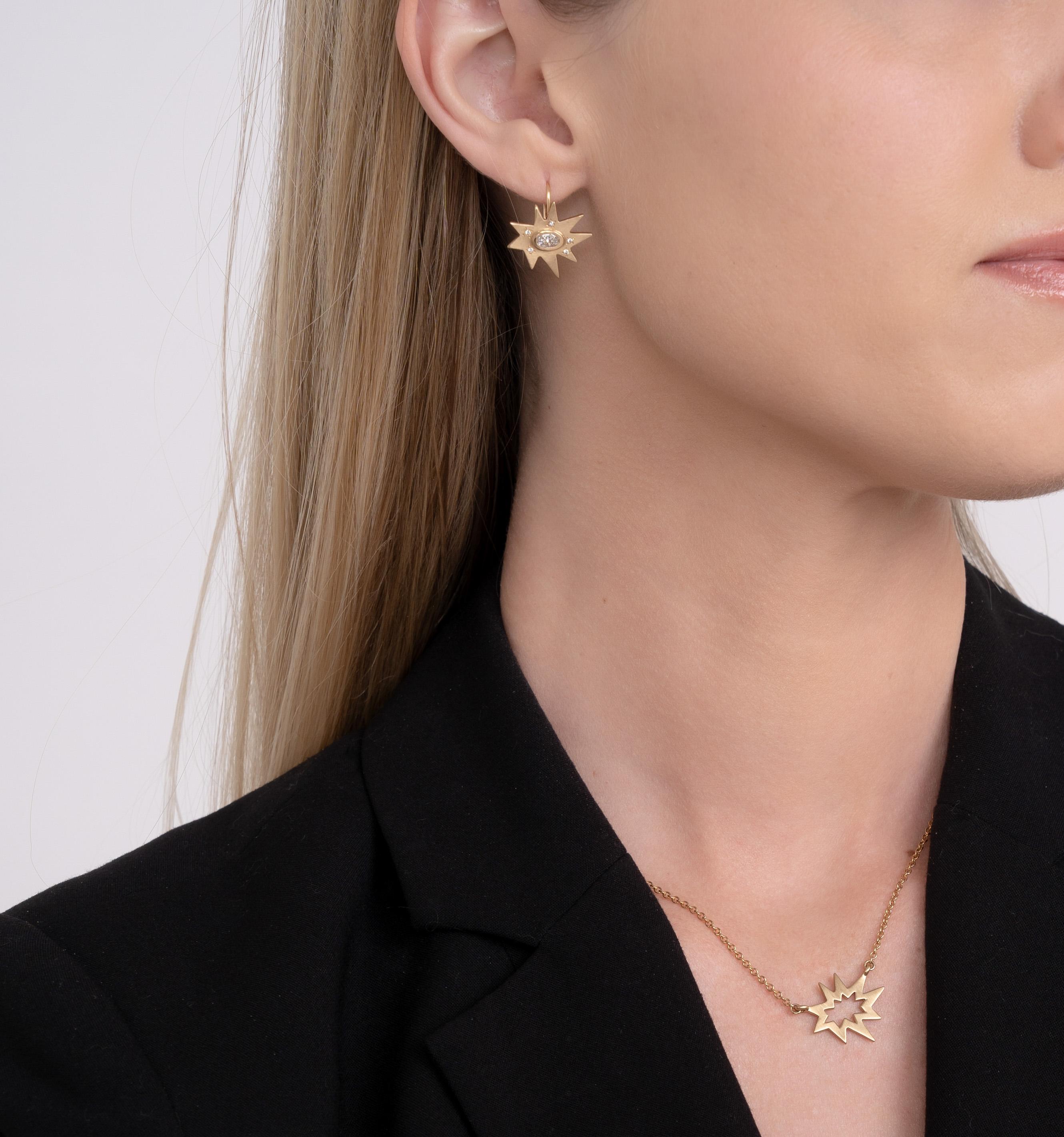 Emily Kuvin Bio-Ohrringe aus Gold und halber Karat Diamant auf befestigten französischen Drahtdrähten im Angebot 1