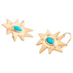 Emily Kuvin, boucles d'oreilles étoiles organiques en or, diamants et topaze bleue
