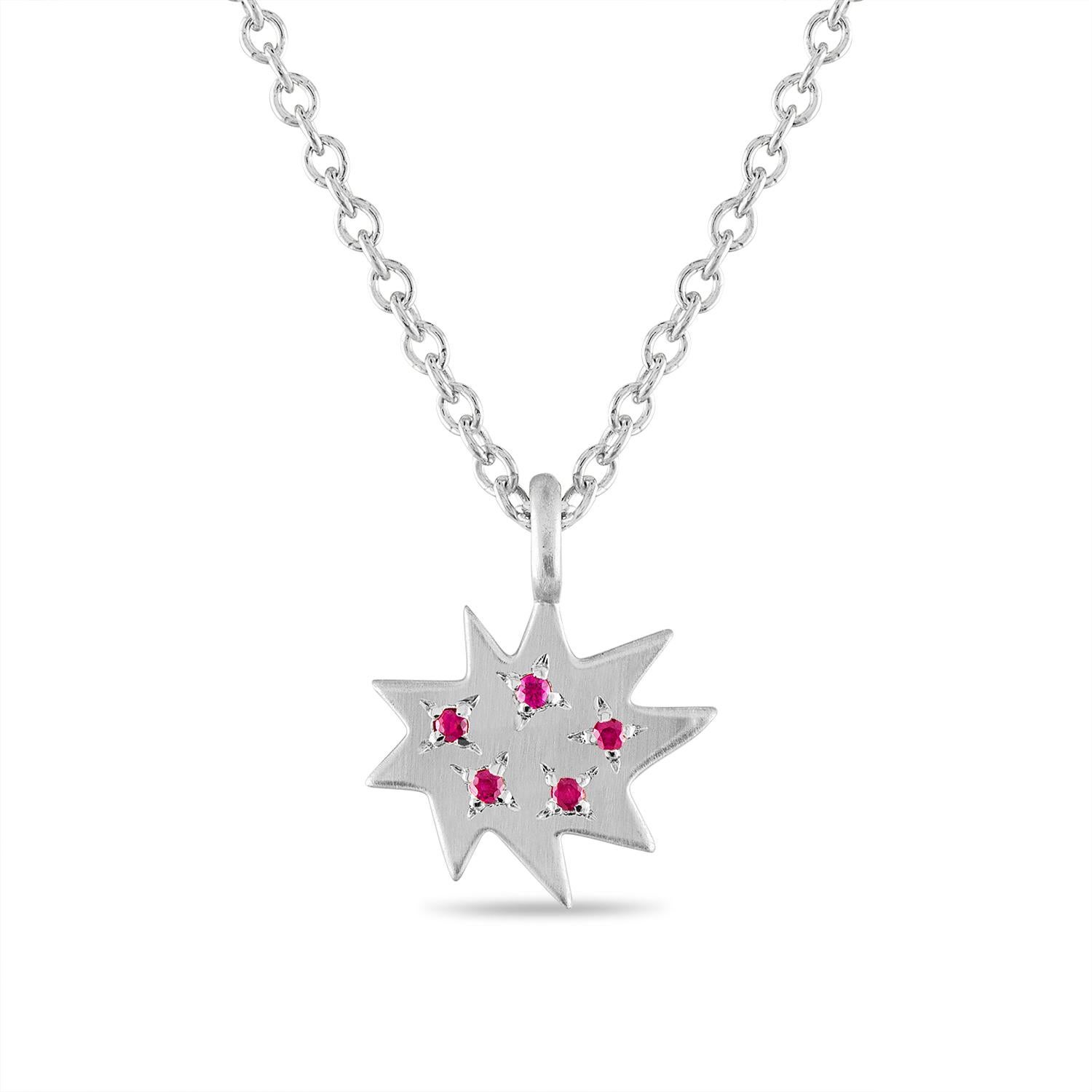 Contemporain Emily Kuvin Mini collier étoile Stella en argent et rubis en vente