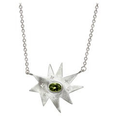 Emily Kuvin: Silberne Stern-Halskette mit Diamanten und Peridot