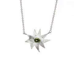 Emily Kuvin Silberne Stern-Halskette mit Diamanten und Peridot