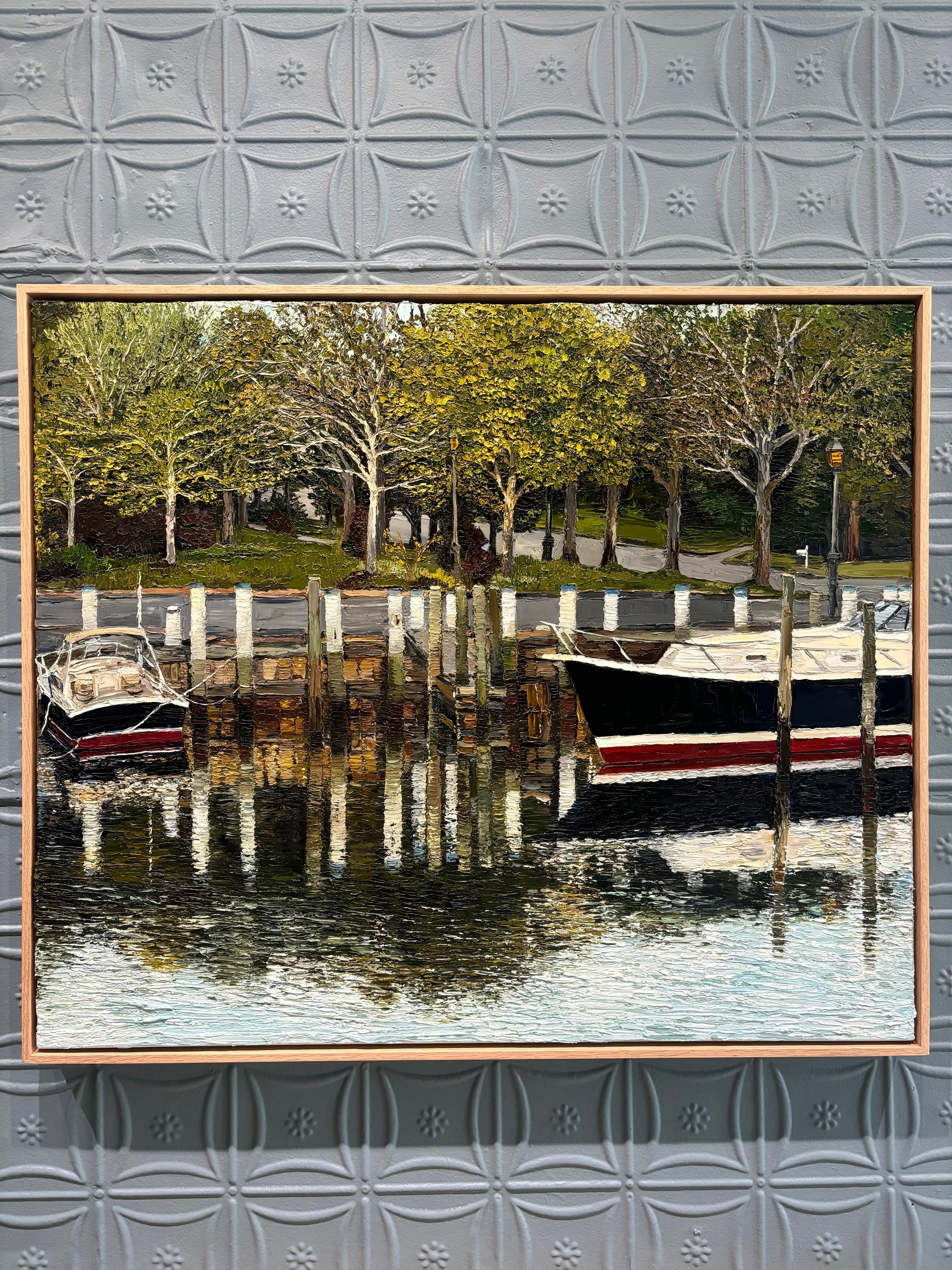 „Dusk Walk Along Marine Park Drive“, Ölgemälde, Boote im Hafen, gerahmt – Painting von Emily Persson