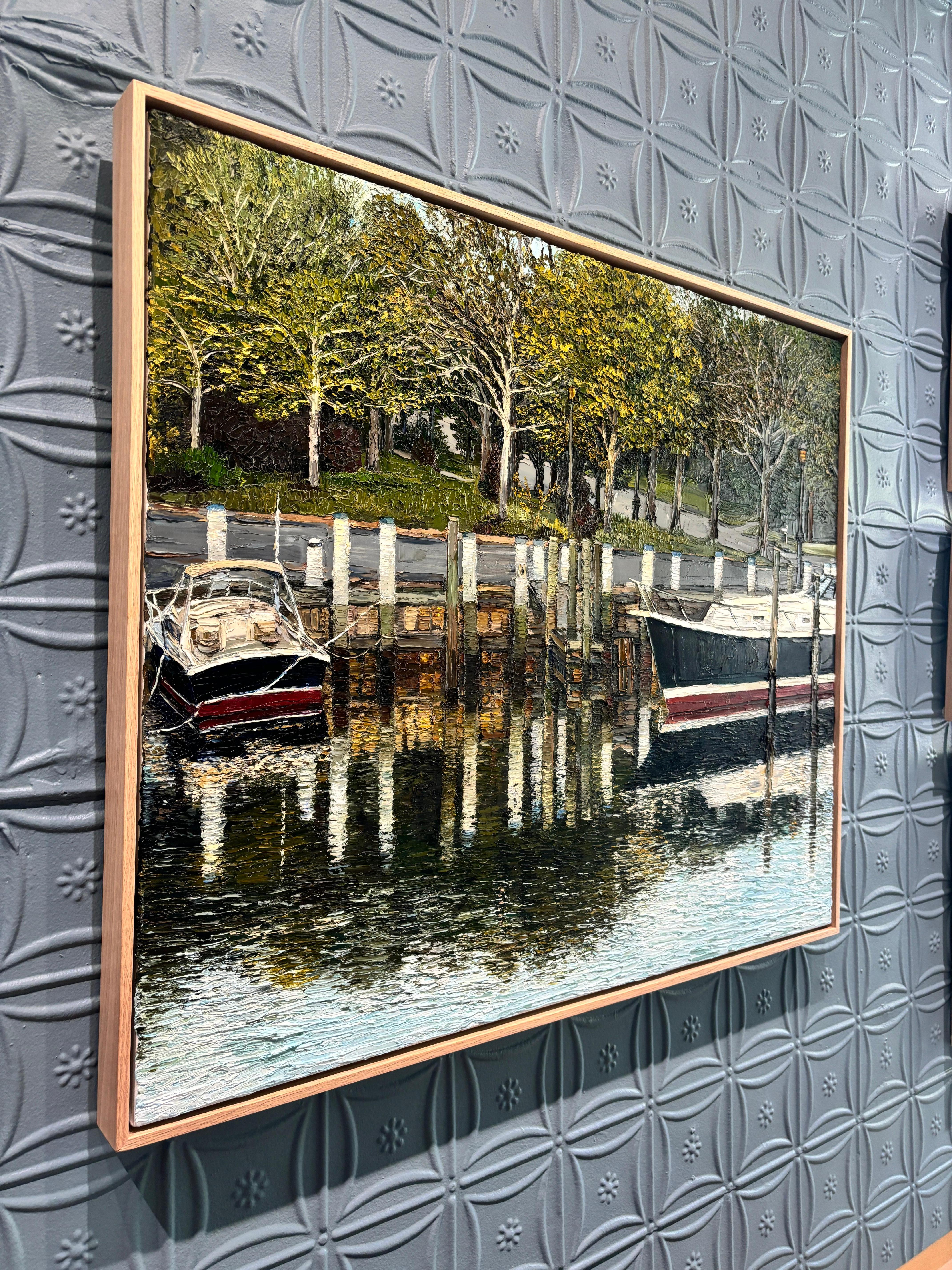 „Dusk Walk Along Marine Park Drive“, Ölgemälde, Boote im Hafen, gerahmt (Schwarz), Still-Life Painting, von Emily Persson