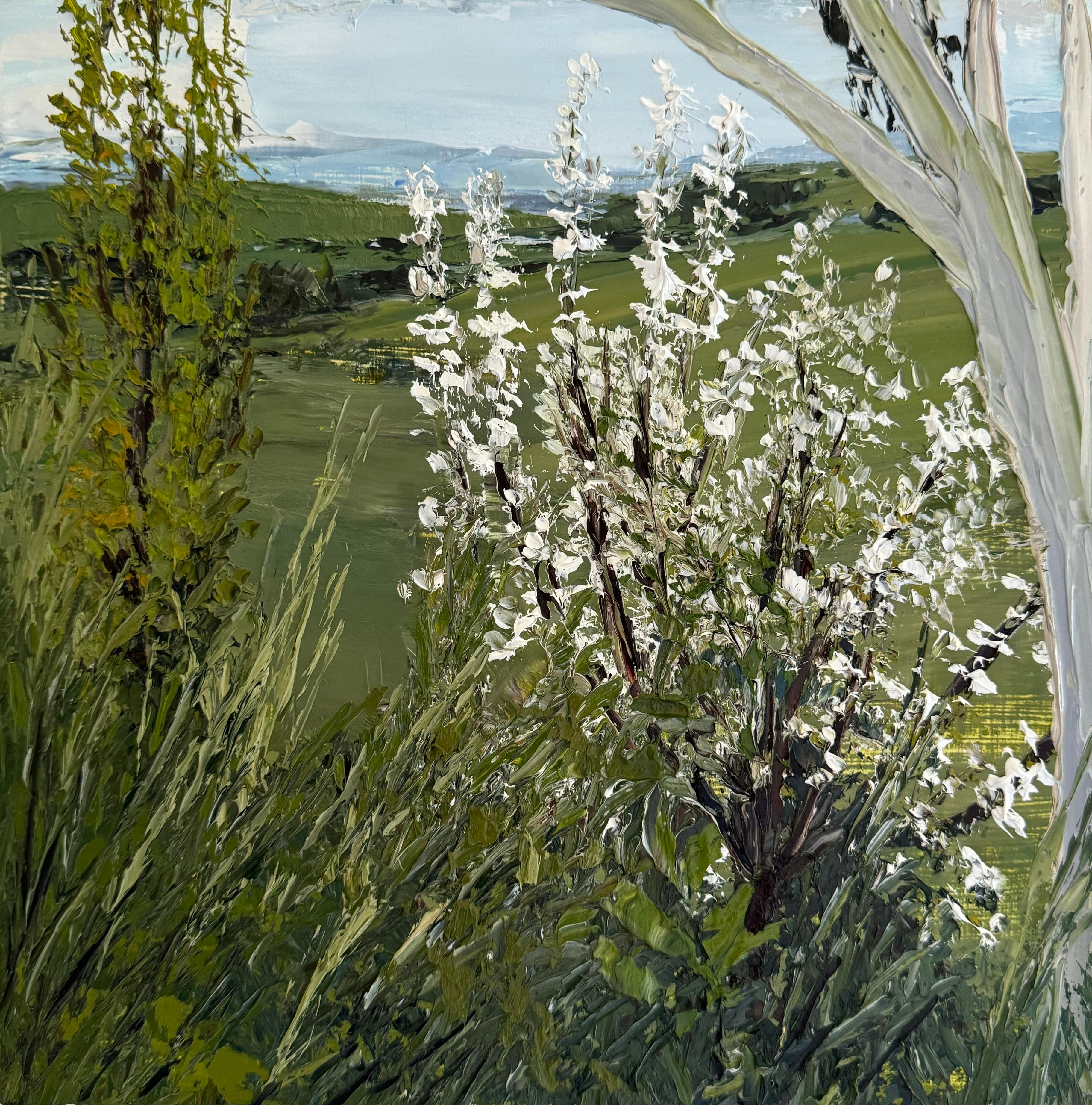 "White Blossoms and Green Grass" vue impressionniste contemporaine d'un champ luxuriant. 
