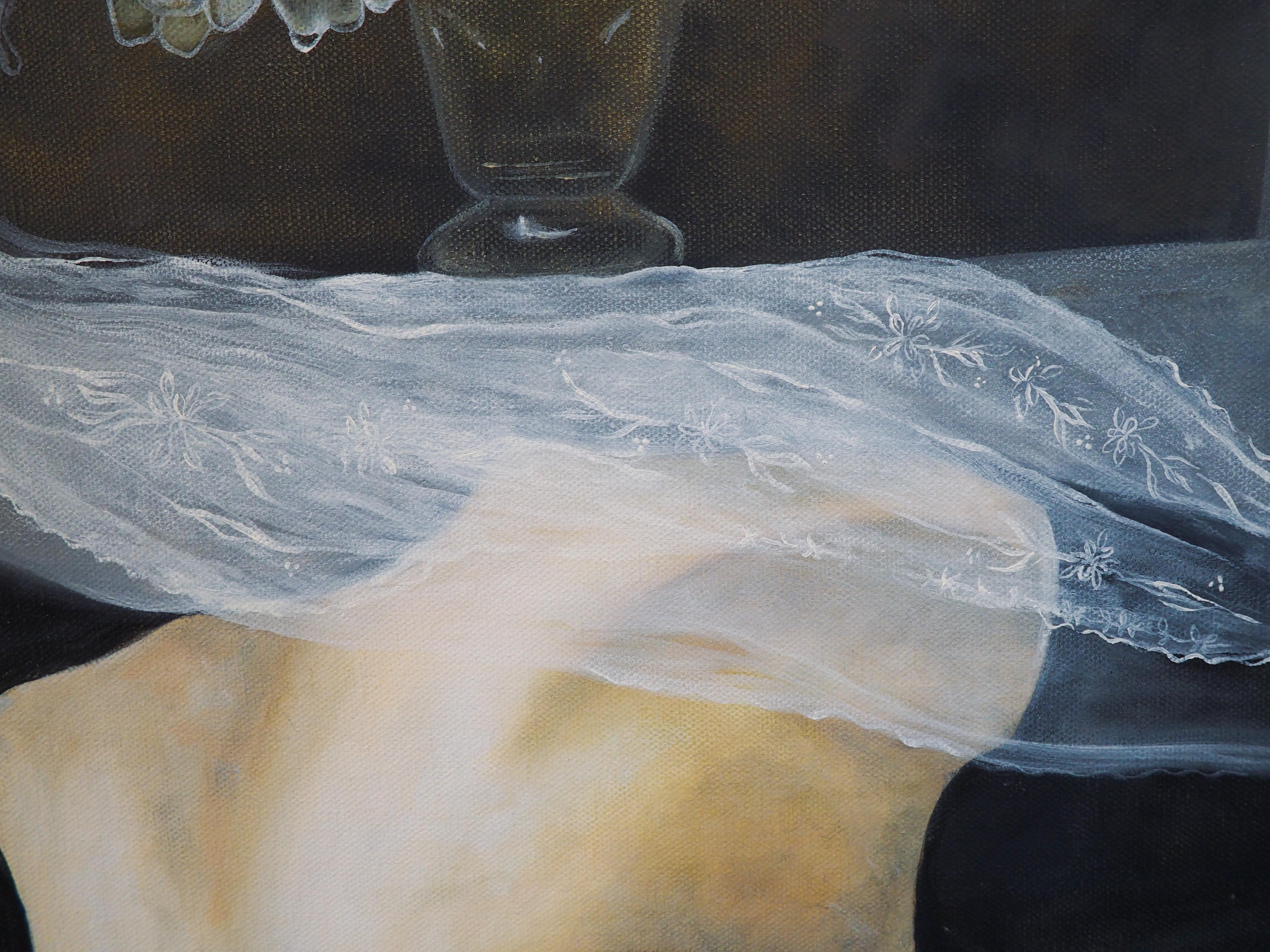 Ohne Titel (Glasblumen), Öl auf Leinwand, 90,9 x 91,4 cm, 2021 (Grau), Figurative Painting, von Emily Pope