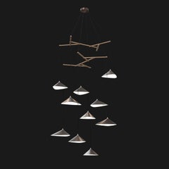 Lampadario verticale Emily V10 in acciaio con finitura in bronzo scuro by MOSS Objects