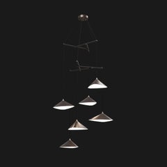 Lampadario verticale Emily V6 in acciaio con finitura in bronzo scuro by MOSS Objects