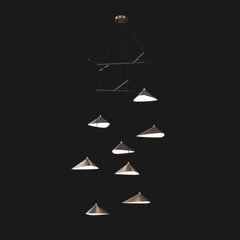 Lampadario verticale Emily V8 in acciaio con finitura in bronzo scuro by MOSS Objects