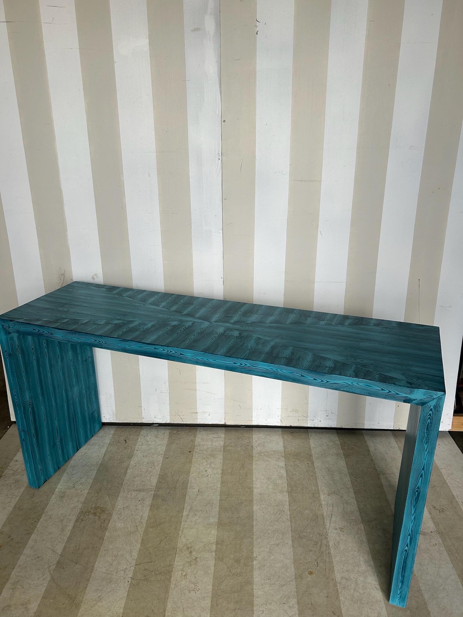 Americano Tavolo da console a cascata Emily di Fabulous Things in Faux Boi blu assoluto in vendita