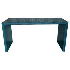 Tavolo da console a cascata Emily di Fabulous Things in Faux Boi blu assoluto
