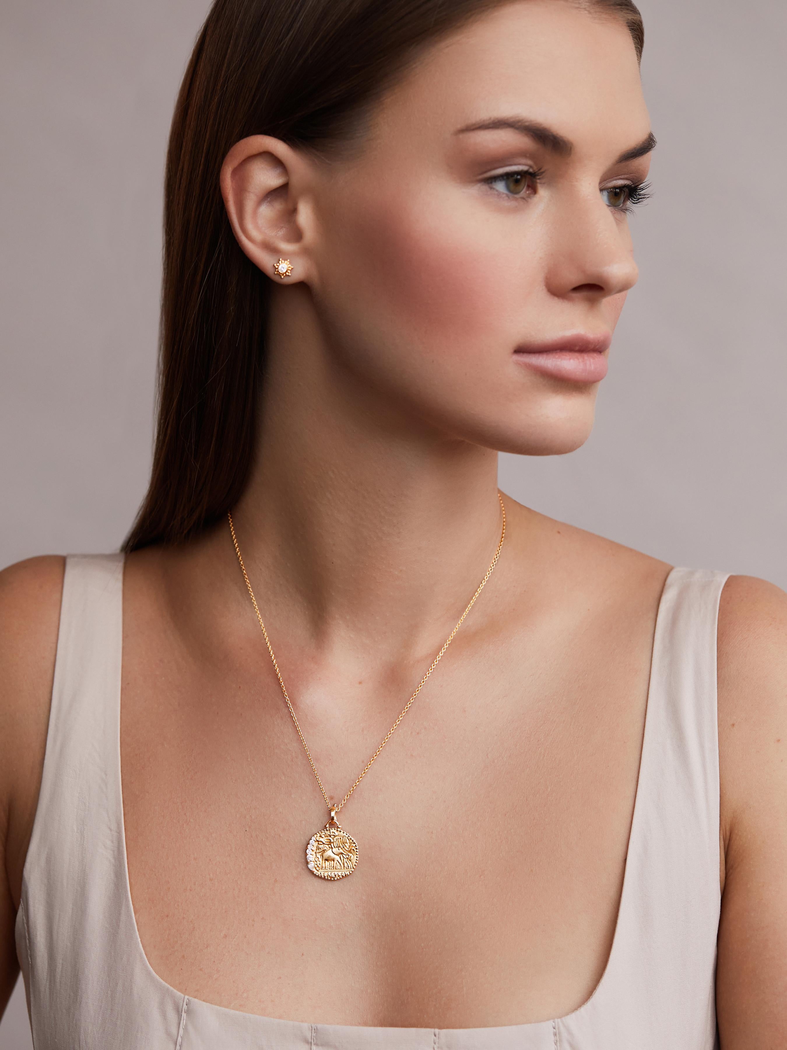 kaitlan collins gold medallion necklace