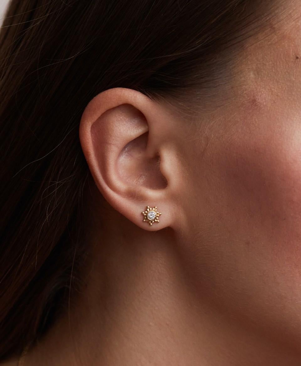 Taille ronde Boucles d'oreilles étoile en granit et diamants en vente