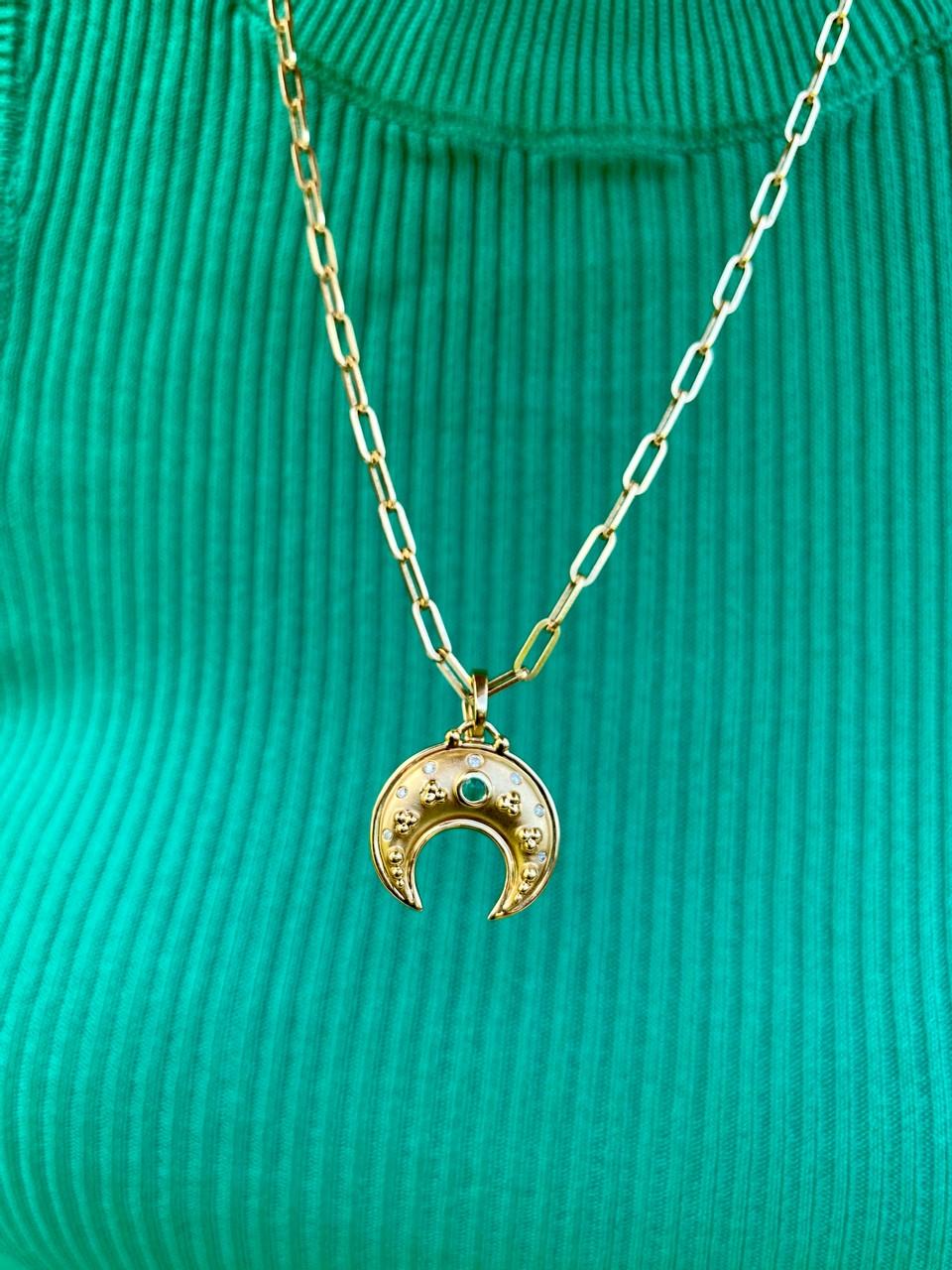 kaitlan collins necklace elephant