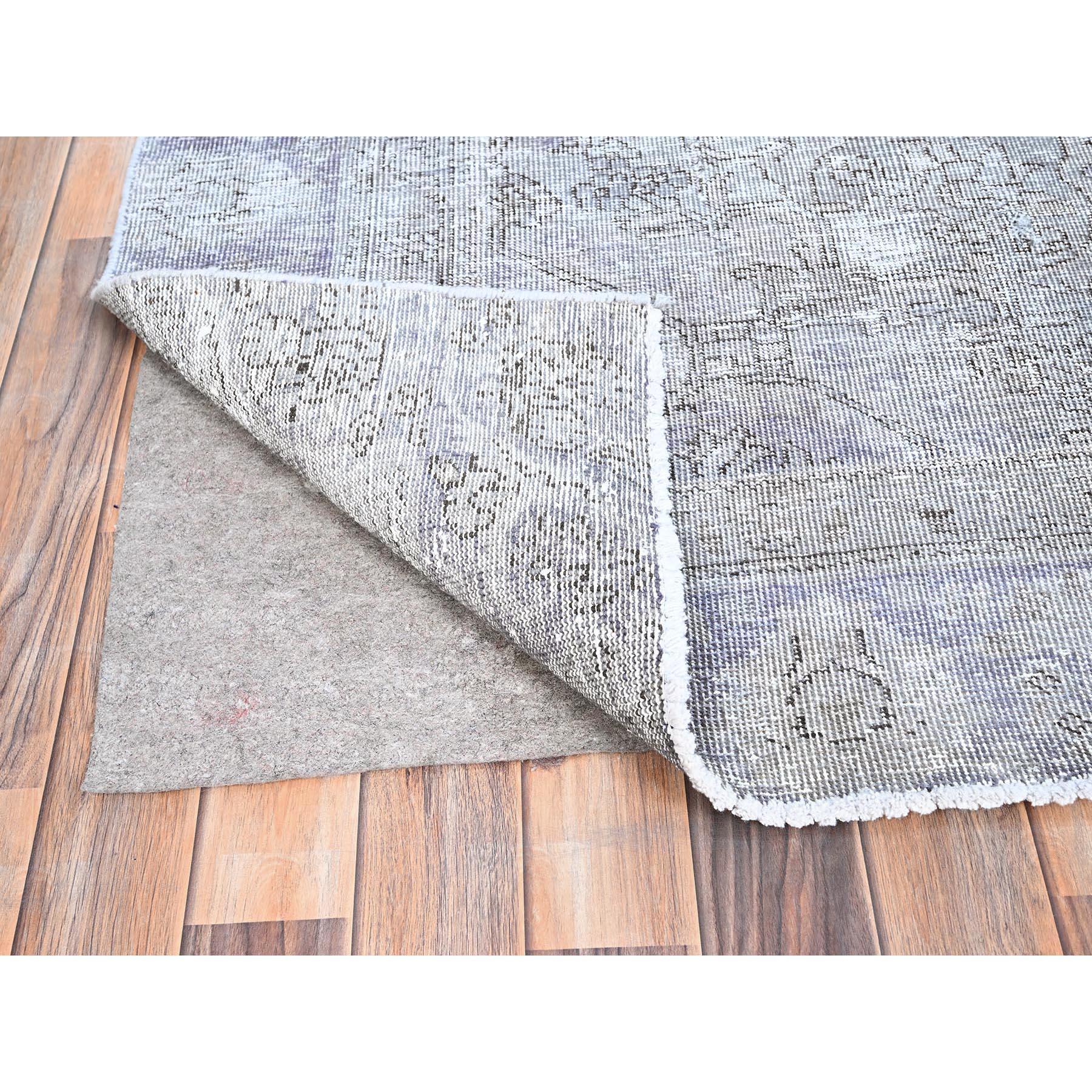 Eminence Purple Rustic Feel Wool Hand Knotted Old Persian Tabriz Worn Down Rug im Zustand „Relativ gut“ im Angebot in Carlstadt, NJ