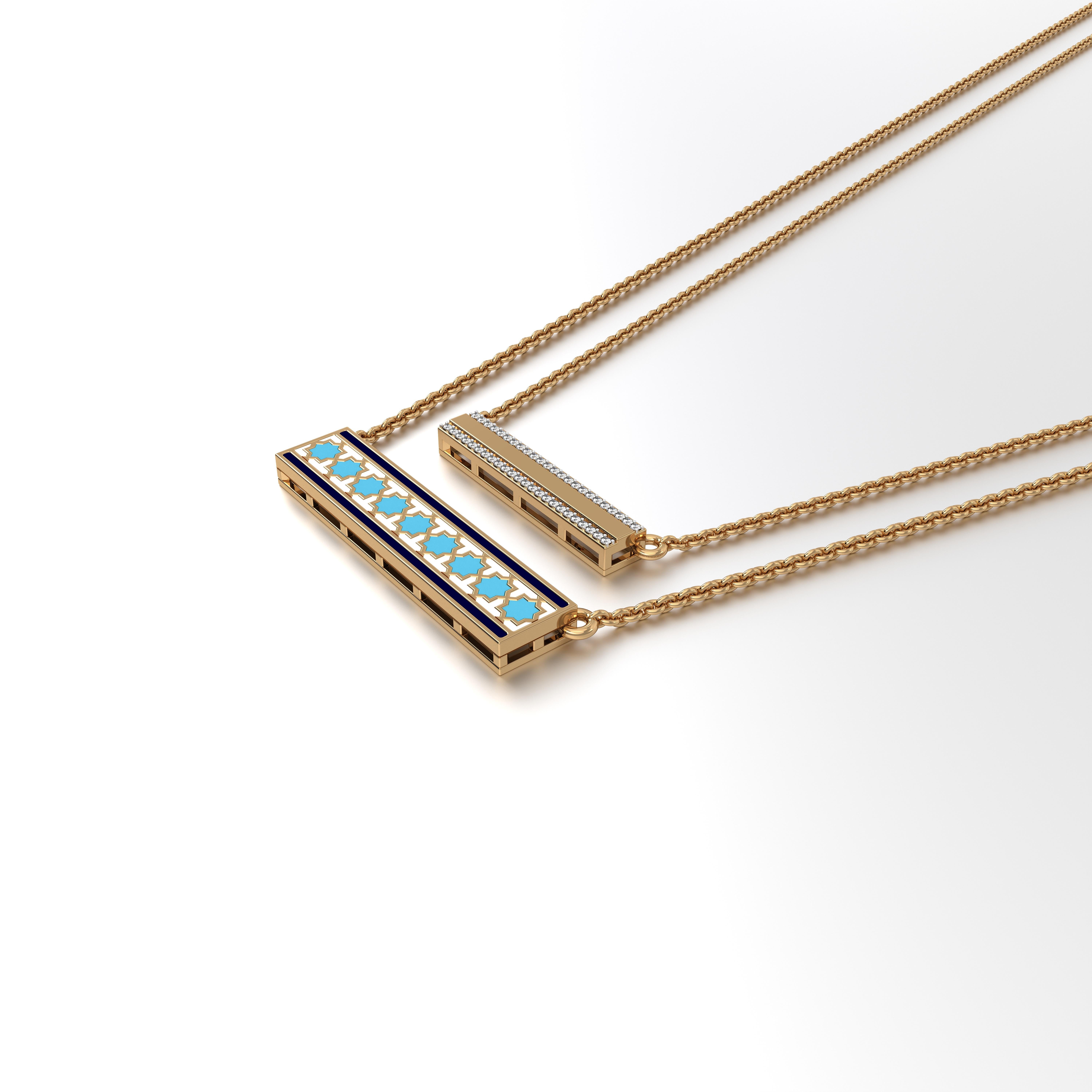 Emira Double Chain horizontal Bar Pendant Medium, de notre collection primée Miraas, méticuleusement fabriquée en or 18kt, avec des diamants finement assortis, et sertie d'un motif Zilij Morroccan à huit pointes en émail bleu de Prusse, bleu ciel et