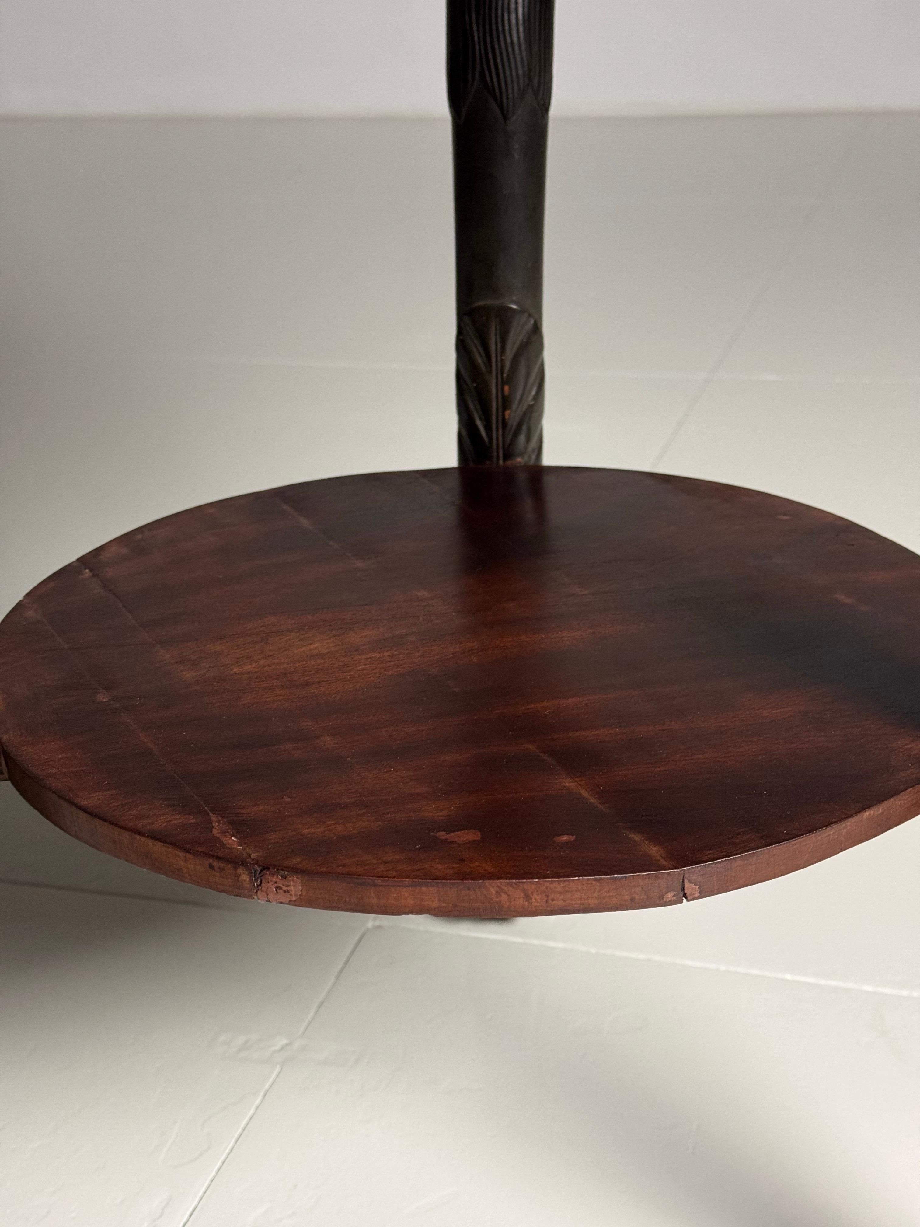 Table tripode Emire avec têtes Griffin en vente 9