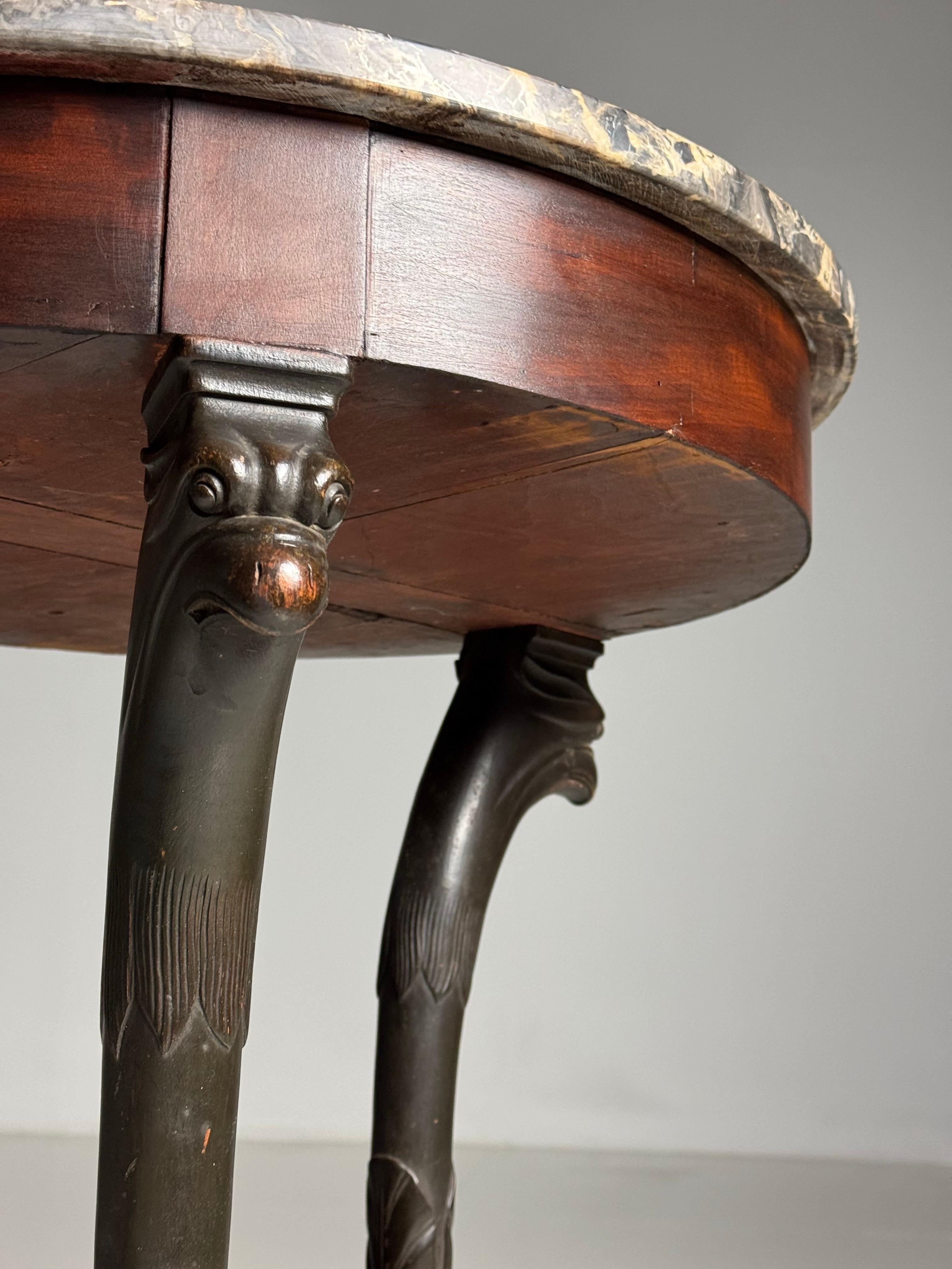 Table tripode Emire avec têtes Griffin en vente 4