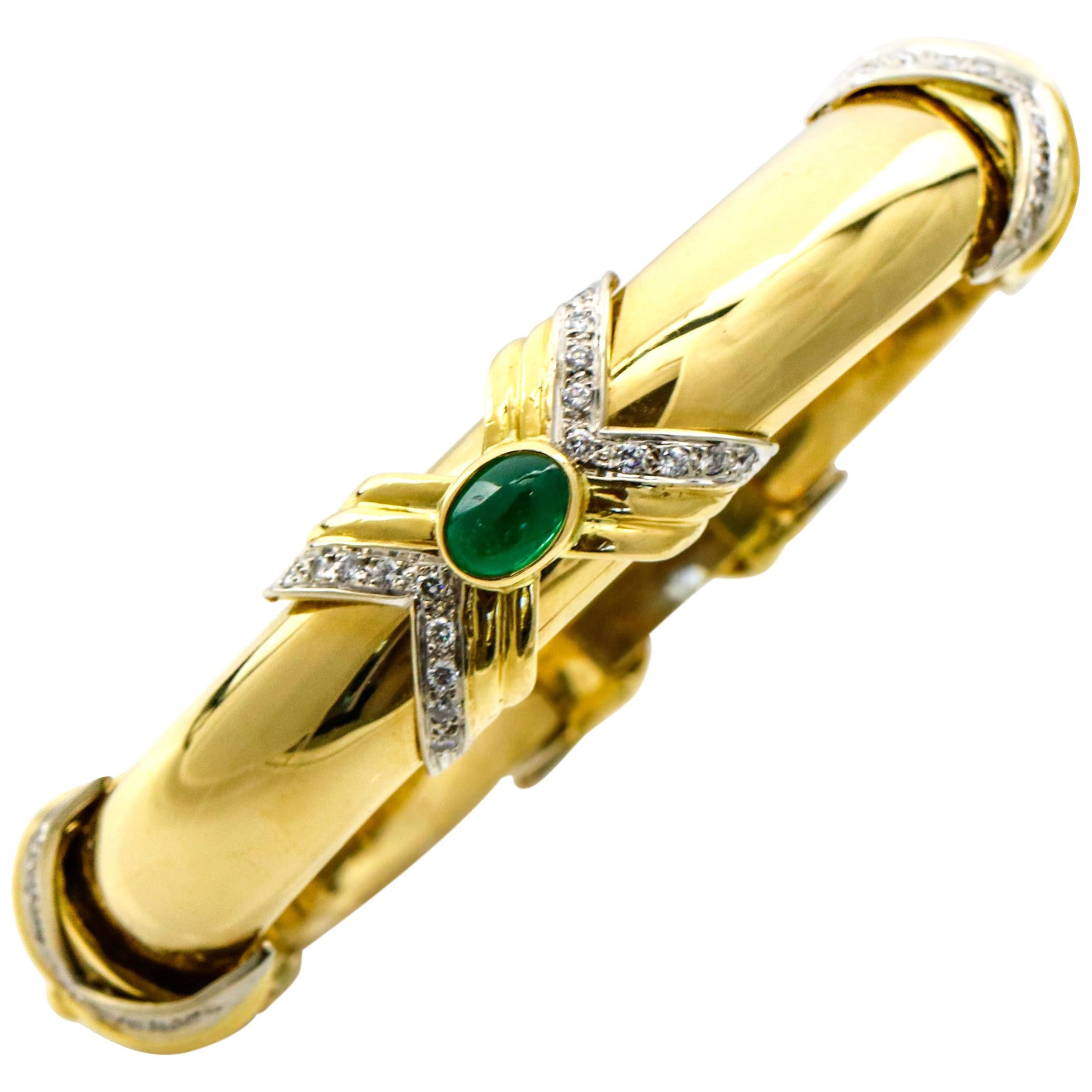 Emis 18 Karat Yellow Gold Emerald Diamond Bangle Bracelet For Sale